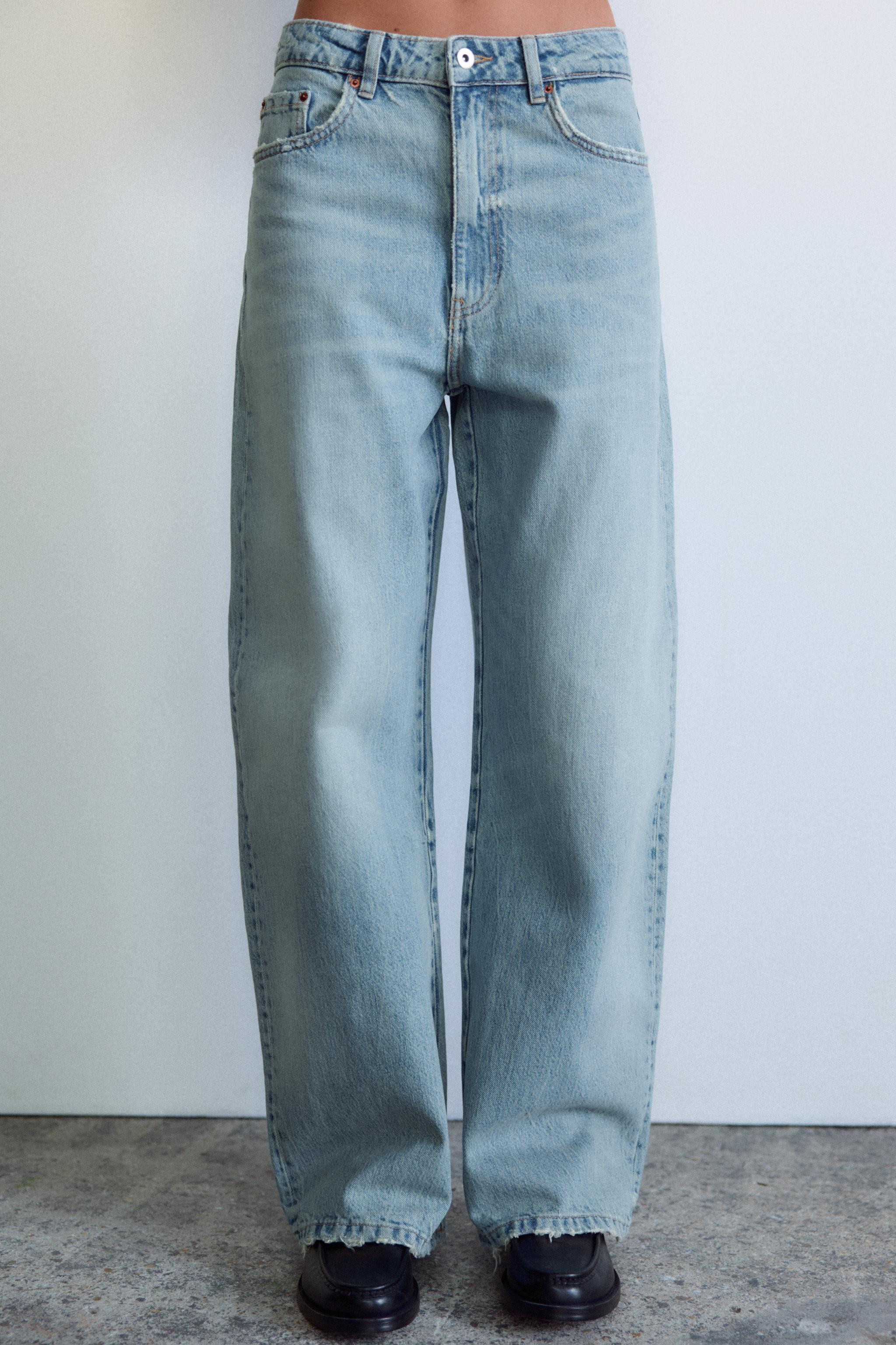 MID-WAIST - FULL LENGTHMid-waist jeans with belt loops and five pockets. Zip fly and metal top bu... | Zara UK