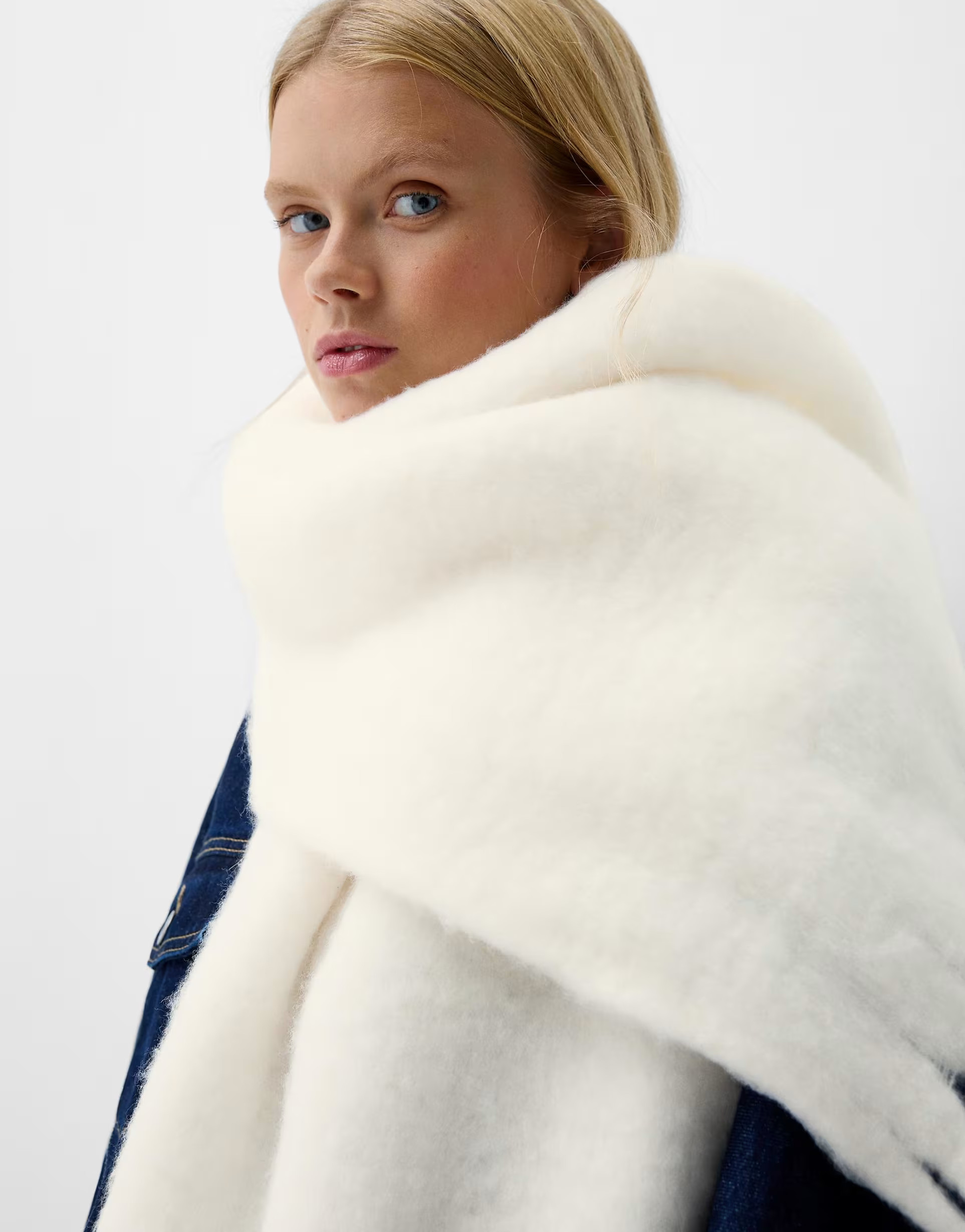 Bershka Solid-coloured scarf in cream | ASOS (Global)