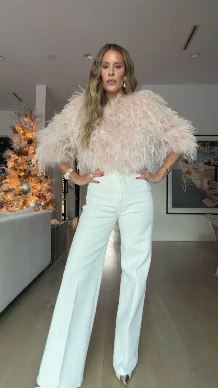 Getting ready for a night of burgers and burlesque and this felt like the perfect excuse for a fun outfit. Here’s the look 🩷

#LTKootd #LTKHoliday