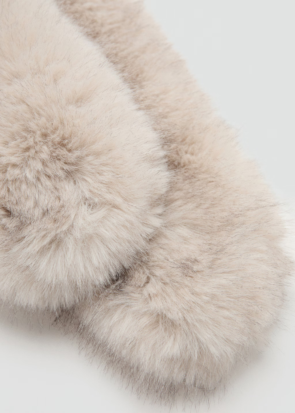 Faux-fur scarf | MANGO (UK)