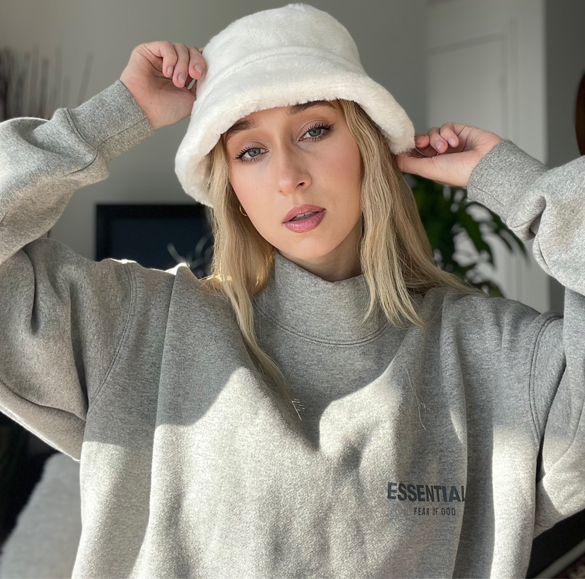 Cozy winter outfit wearing a fur bucket hat from #hm and a crewneck from #Essentials #winteroutfit #winteraccessories 

#LTKFind #LTKSeasonal