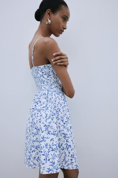 Cotton Dress with Flared Skirt - Sweetheart Neckline - Sleeveless - White/blue floral - Ladies | ... | H&M (US + CA)