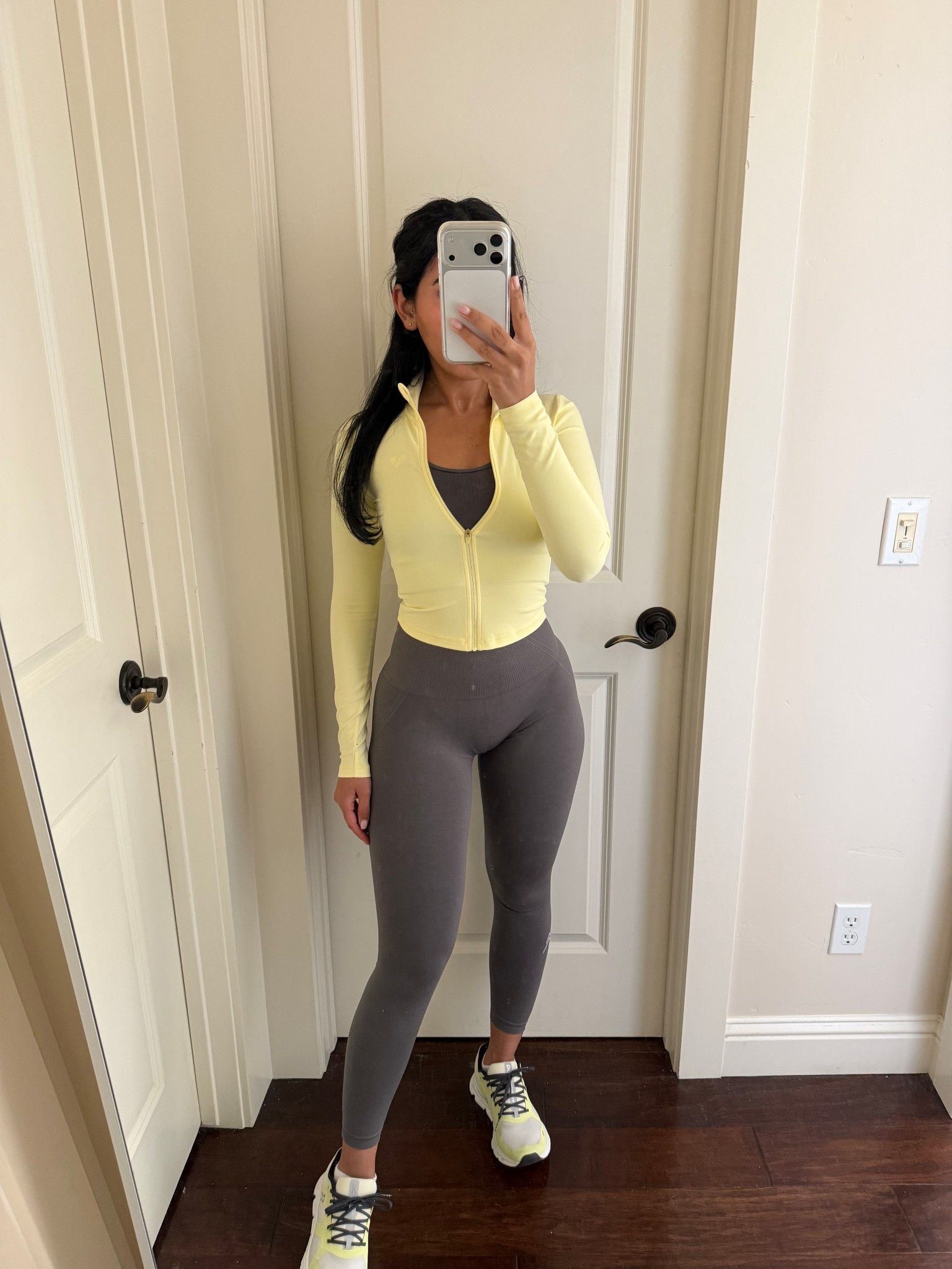 Wearing ash grey from oner but linked color coal too bc sizes are available and color is similar! Wearing XS in top and bottom and 2xs for jacket which is from Aritzia 💛💛