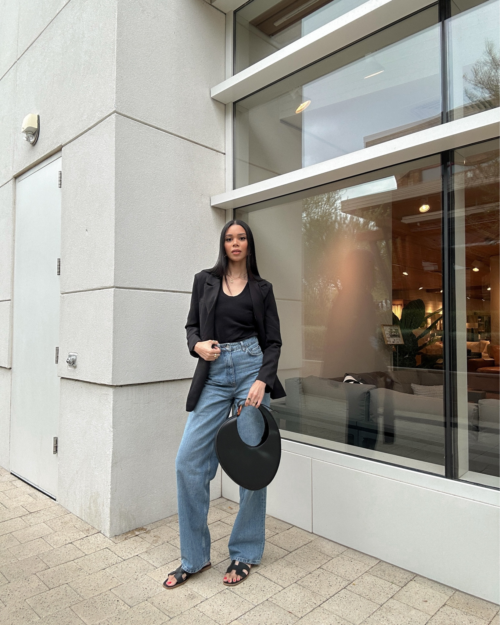 We love a good asymmetrical bag lewk 💅🏽