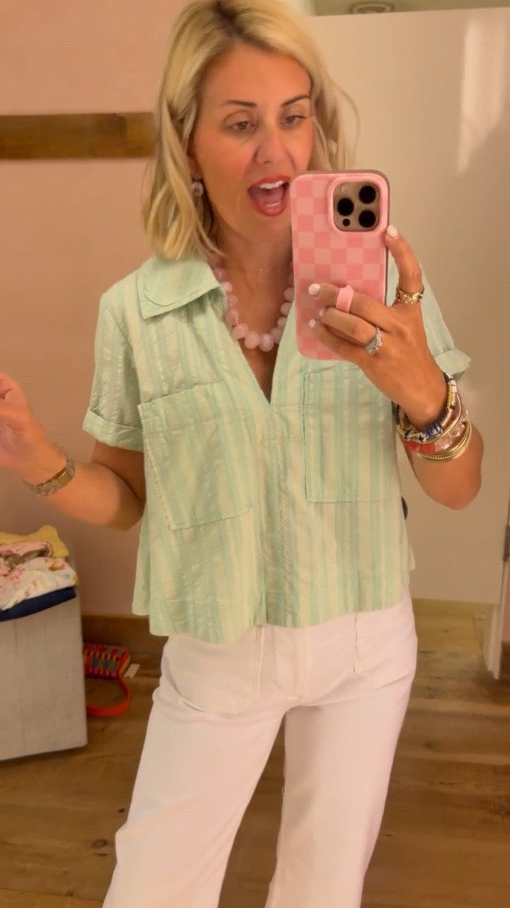 Such a cute top! Paired it with my white Colette jeans but endless styling options with this top. 
Top - xs
Jeans - 26
Sneakers - 8 tts 

*Anthro Buy more, Save more Sale 
$50 off $150
$100 off $300
$150 off $500


*Use my code Catherine20 on A+B
*Use my code Mixandmatchmadness on Loopy


 

#LTKPetite #LTKmomlife #LTKdayinmylife