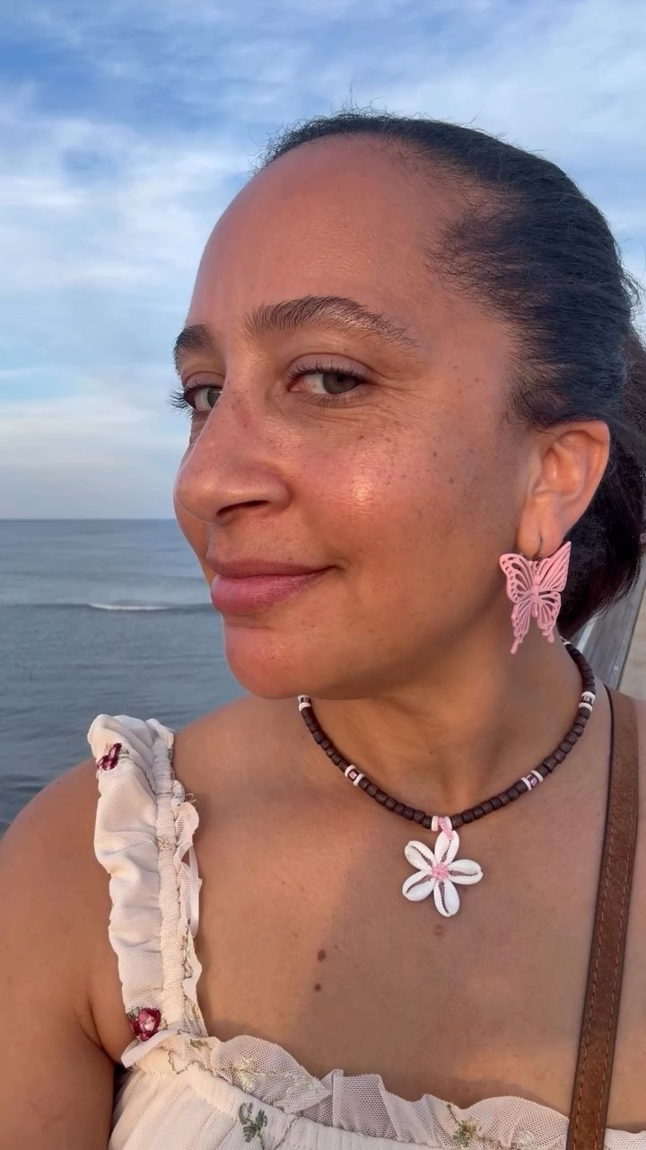 Wait until you see my skin in sunset light… ☀️

I’ve been using the SKÖN skincare routine for a few weeks and decided to show the results in natural golden hour lighting on the pier. No filters, no studio lights — just real skin. @discover.skon 

I’m honestly so impressed with the glow. ✨ #ad 

#GoldenHourSkin
#Over40Beauty
#GlowingSkin
#skincareresults

#LTKBeauty #LTKOver40 #LTKselfcare