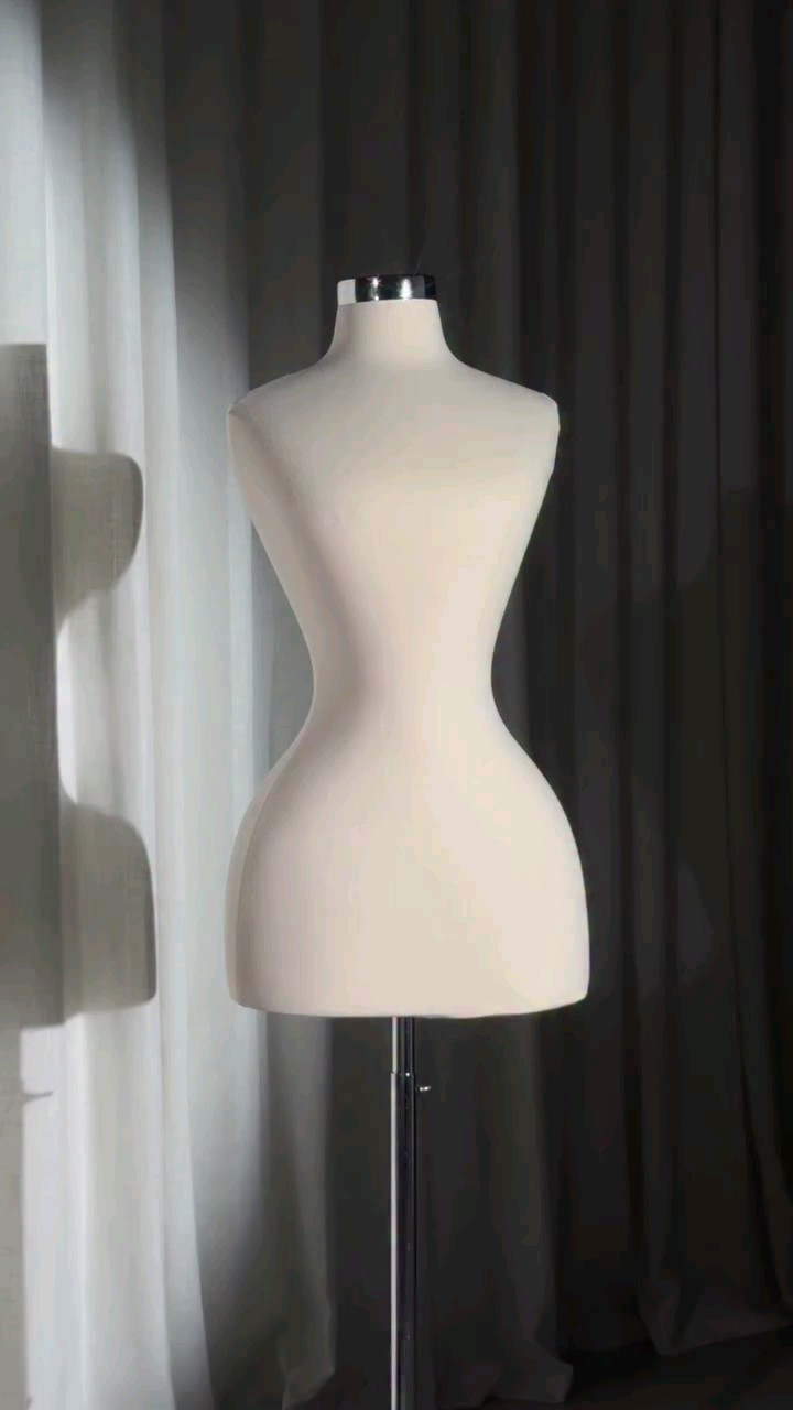 This dress is giving major “cool girl” energy 💅#dresses 

#LTKstyletip #LTKdresses #LTKdatenight