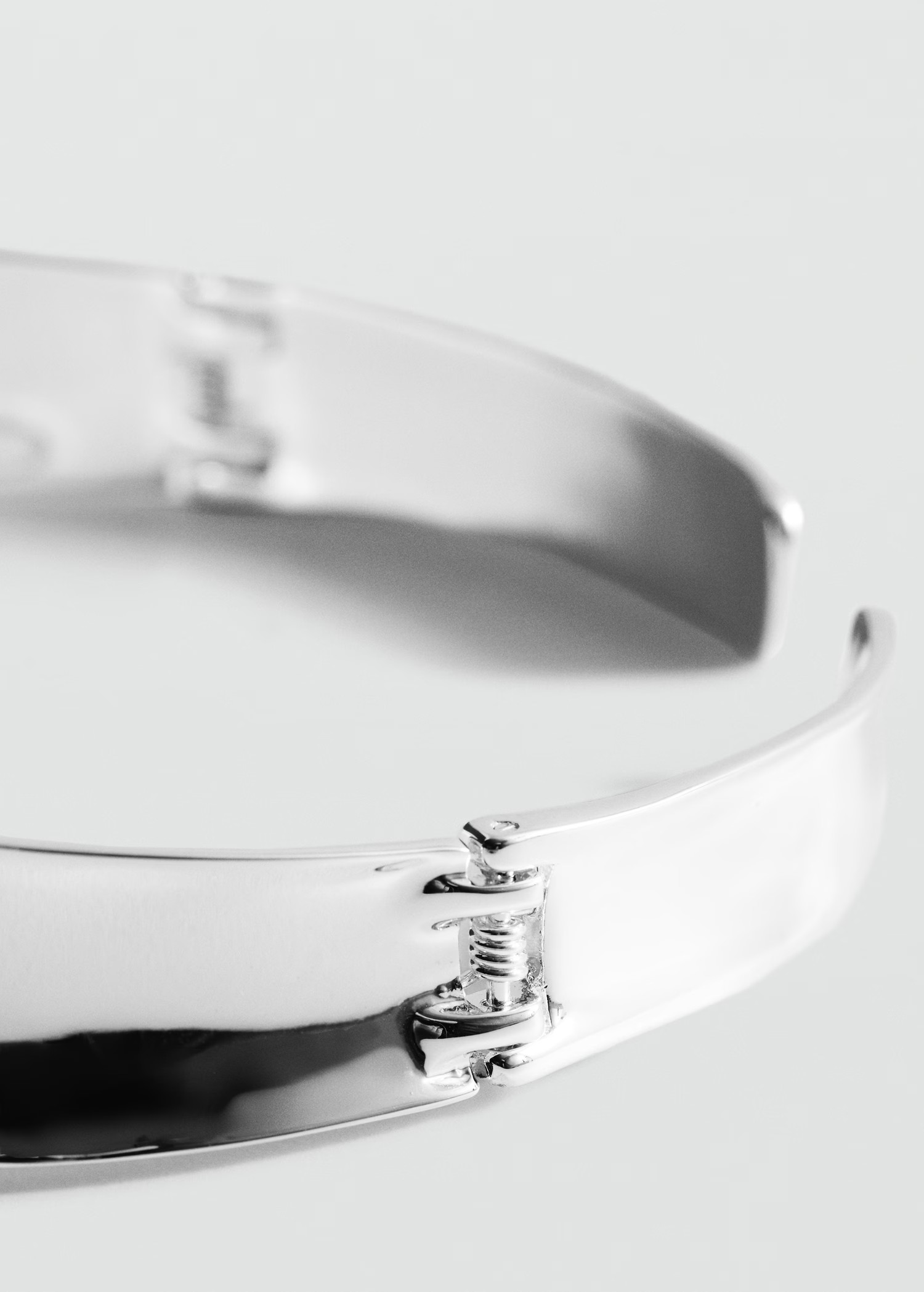 Rigid twisted collar | Mango (US/MX/AU)