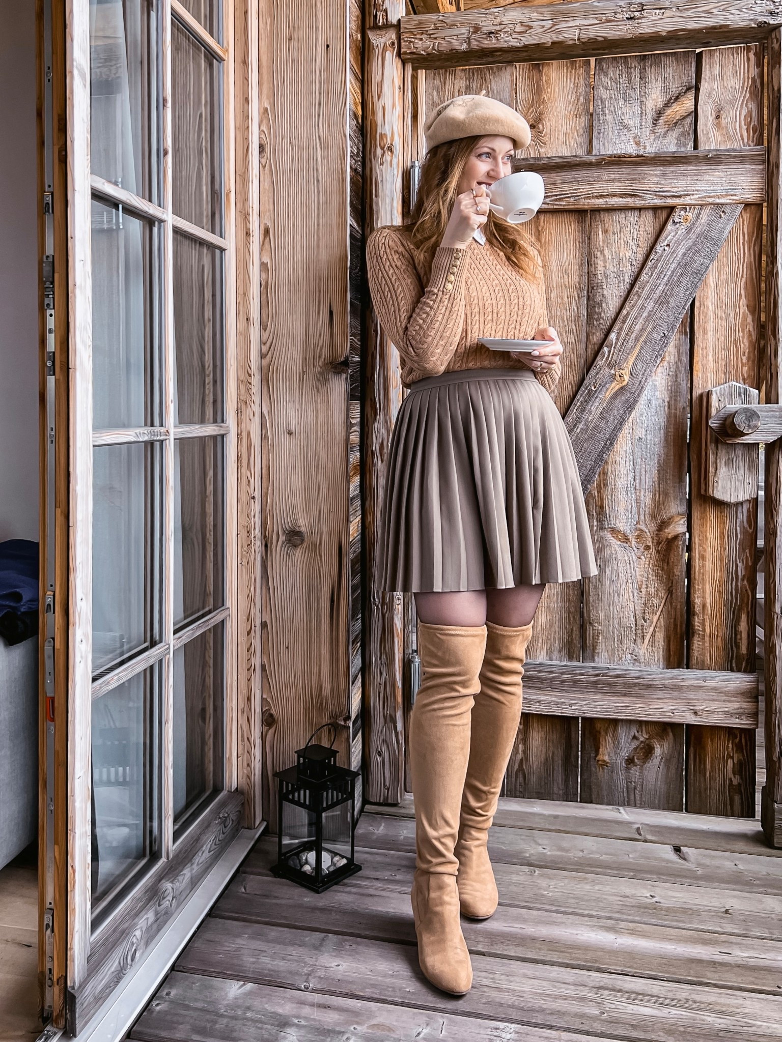 12 autumn outfits 🍁🎀 | Look 6

Beige beret – preloved
Tan cable knit jumper – Holland Cooper
Brown pleated mini skirt – & other stories
Sheer brown tights – Calzedonia
Tan suede over the knee boots – Steve Madden


If any of these aren’t current or available, I’ve linked alternatives. 🤍


#LTKautumn #LTKtravel #LTKeurope