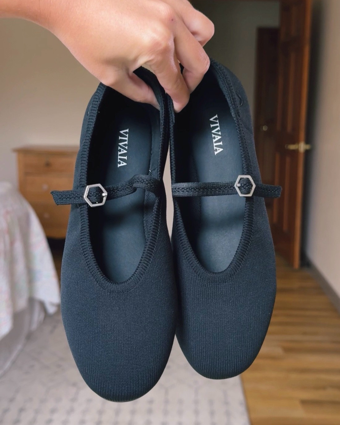 Struggling with what shoes to wear with barrel jeans? Here are 6 options! 

mary-jane flats
low profile sneakers 
clogs
heeled boots
slipper clogs
Chelsea boots 

#LTKSeasonal #LTKootd #LTKShoeCrush