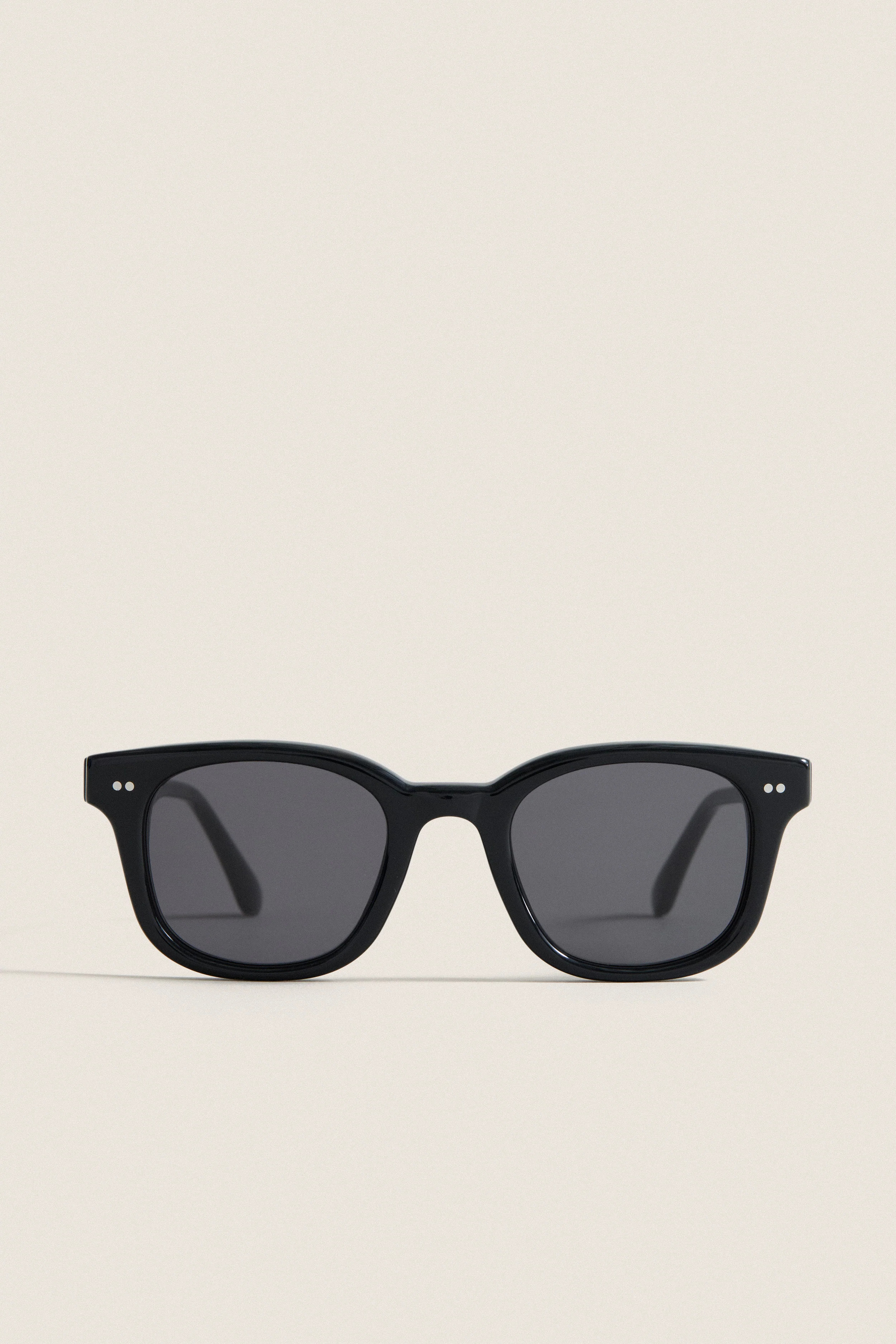 Black 02 Sunglasses | Tuckernuck (US)