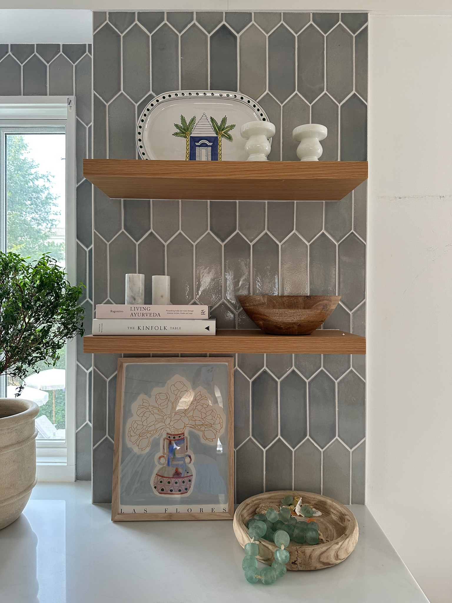 amazon kitchen / kitchen decor / open shelving / shelf styling / kitchen shelves 