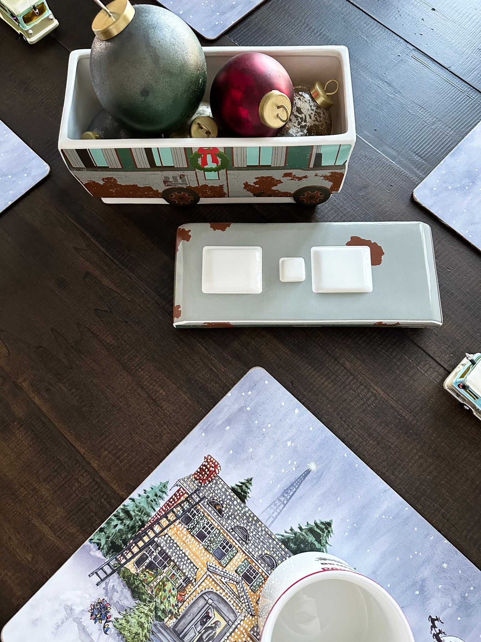 Christmas Vacation Table 

#LTKGiftGuide #LTKHome #LTKHoliday