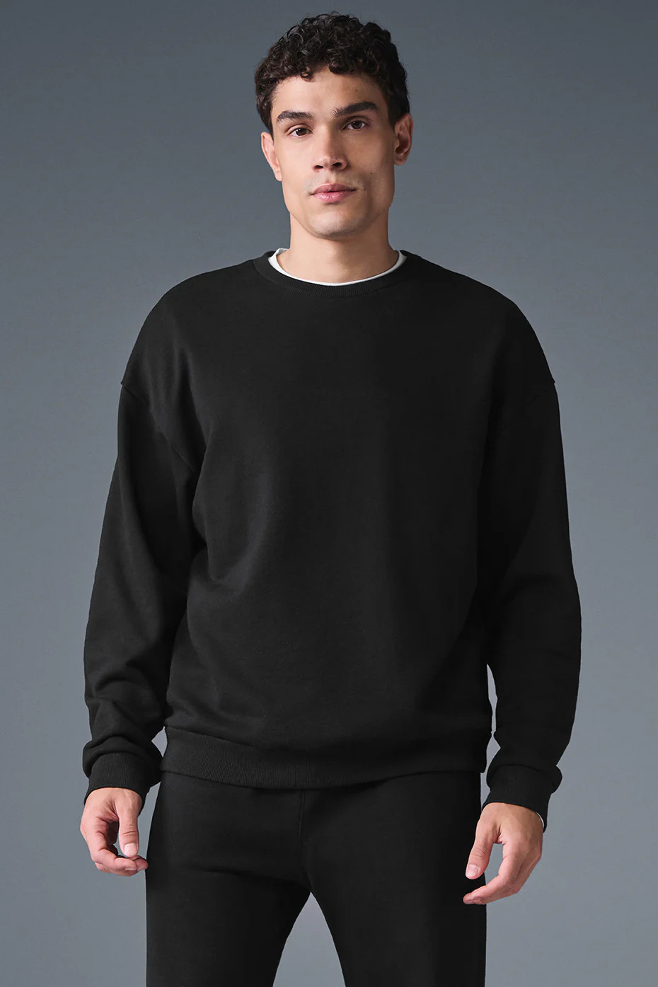 ALO | Chill Crewneck Neck Pullover Top in Black, Size: Small | Alo Yoga (US)