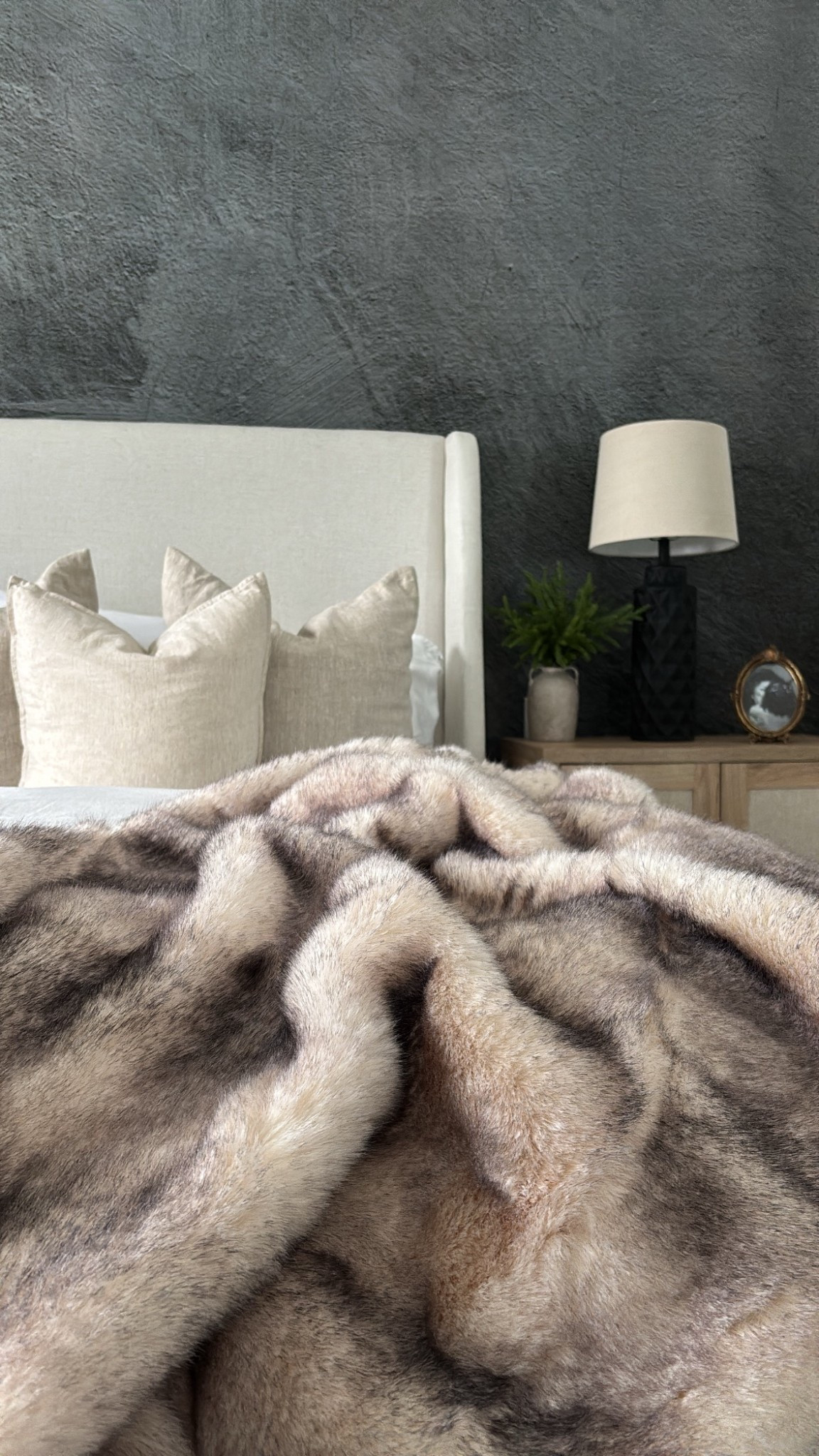 H O M E / moody elevated winter bedroom

Amazon Canada | Home Holiday Decor | Christmas Decor | Bedroom Furniture | Nightstands 

#LTKhome #LTKcanada #LTKholiday