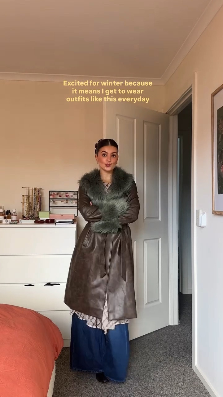 Winter means the faux fur coats come out and I’m not mad about it 🩵

#ootd #winteroutfitinspo #pinterestaesthetic #dressoverjeans #fauxfurcoat