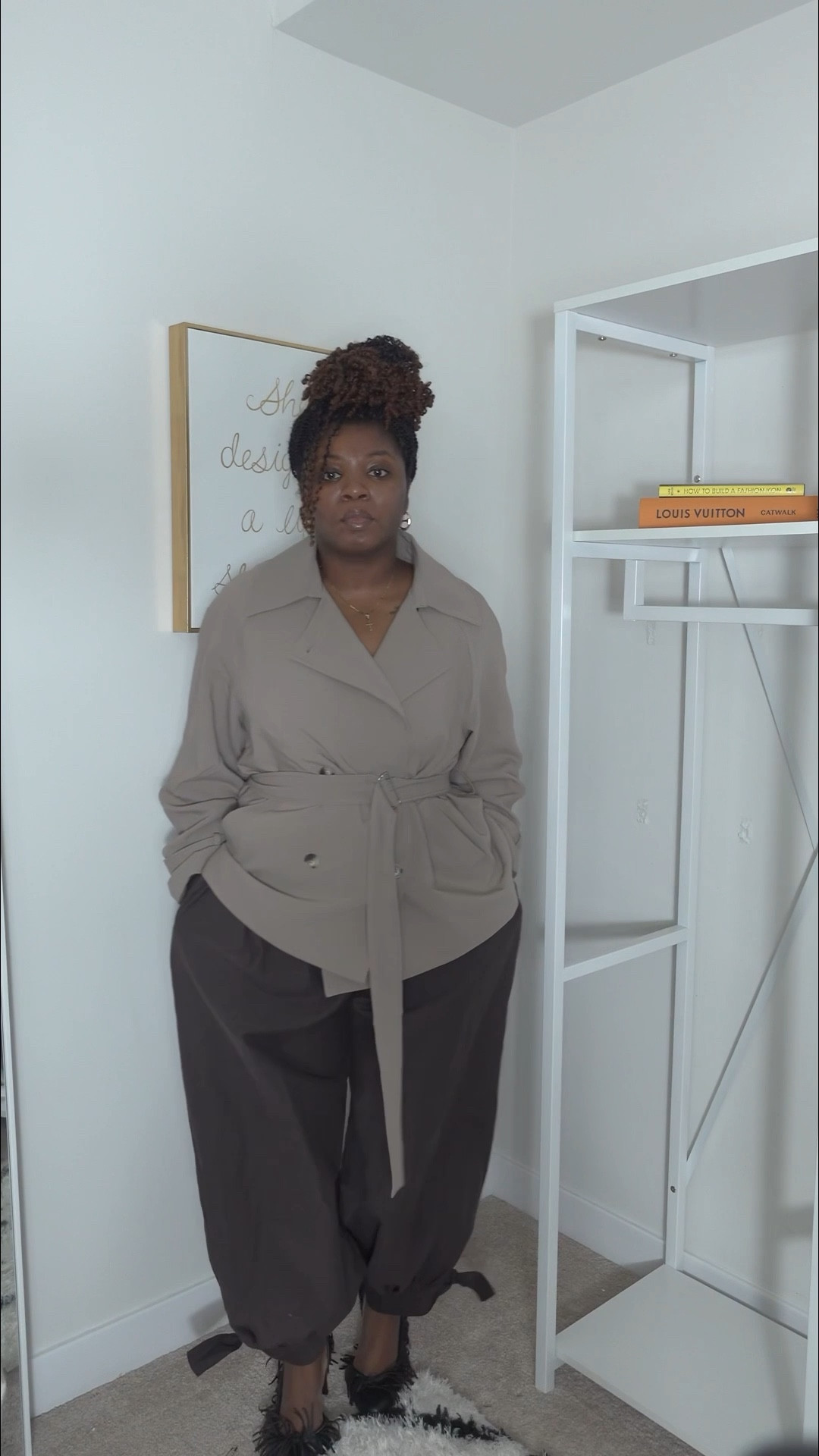 The Short Oversized Trench is one of those pieces that quietly pulls a look together.
I love how it feels structured up top but still soft and easy to wear — the kind of coat that works with denim, tailoring, or whatever you already have on.
Definitely a staple worth adding to your rotation.

#ad @oakandfort 
.
.
.

{short oversized trench, oversized trench coat, wardrobe staples, neutral outerwear, effortless layering, elevated basics}

#OakAndFort #ShortOversizedTrench
#WardrobeStaples #ElevatedBasics #CapsuleWardrobe #EffortlessStyle
