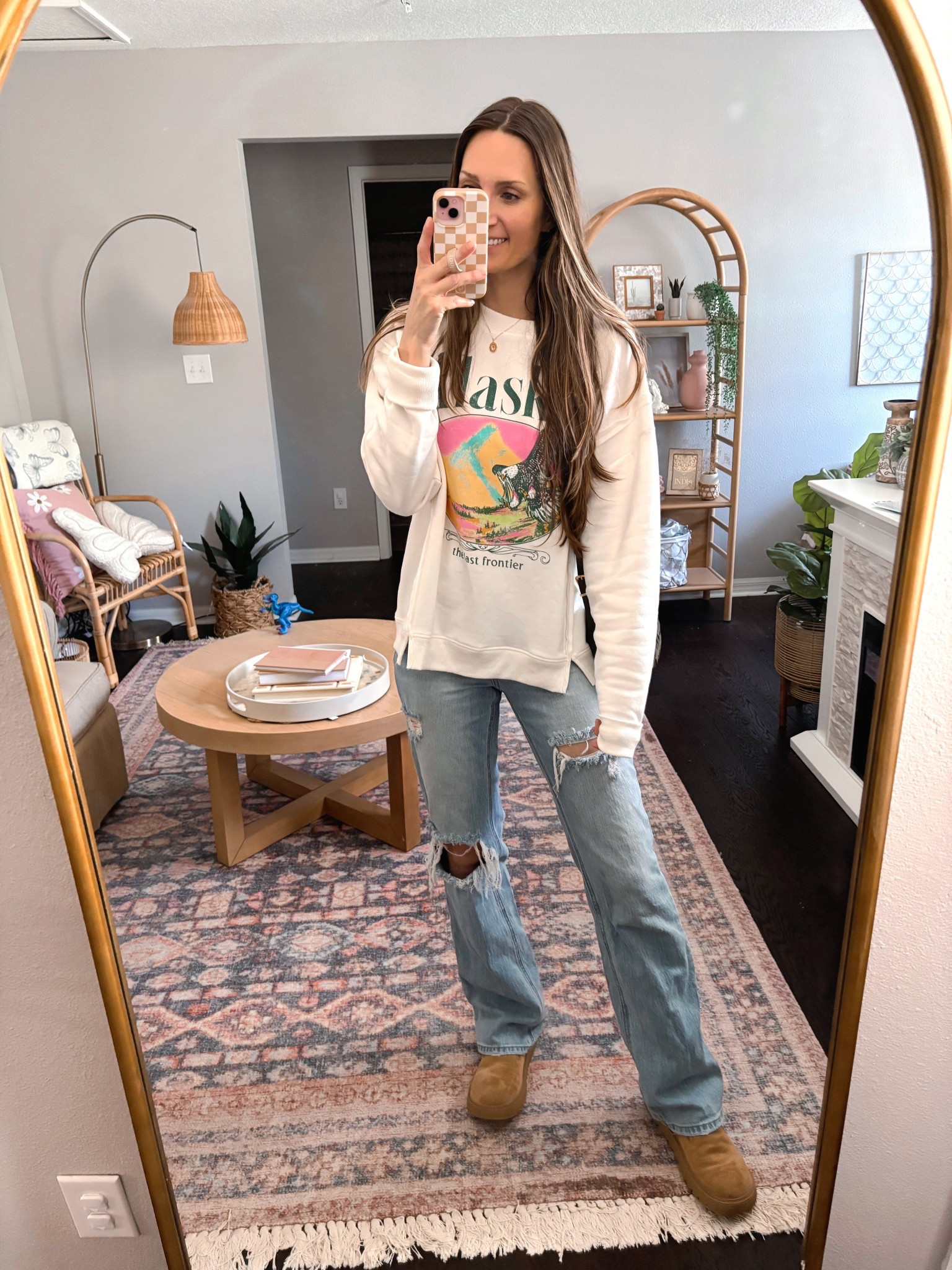 New time and tru graphic sweatshirt from Walmart

**sizing:
Sweatshirt: large, I wanted it oversized but def could’ve gone with a M
Clogs: 8.5, fit tts
Jeans: are old from altard state!


#walmartfashion #walmart #walmartoutfit

#LTKSeasonal #LTKFindsUnder50