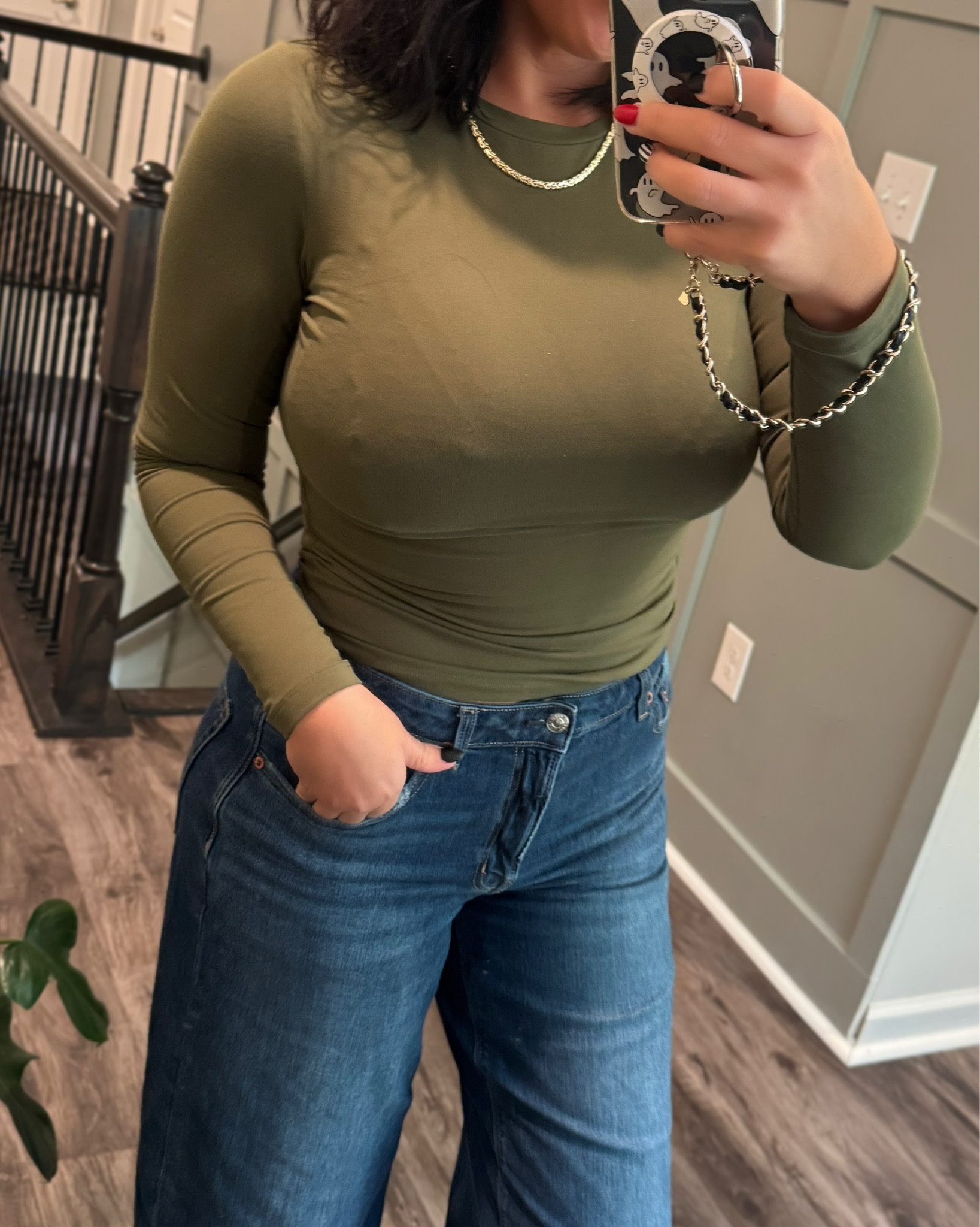 Minimal effort, still stylish! 


#Fallootd #simple #minimal #ootd #falllook #AEjeans 

#LTKMidsize #LTKStyleTip #LTKFindsUnder100