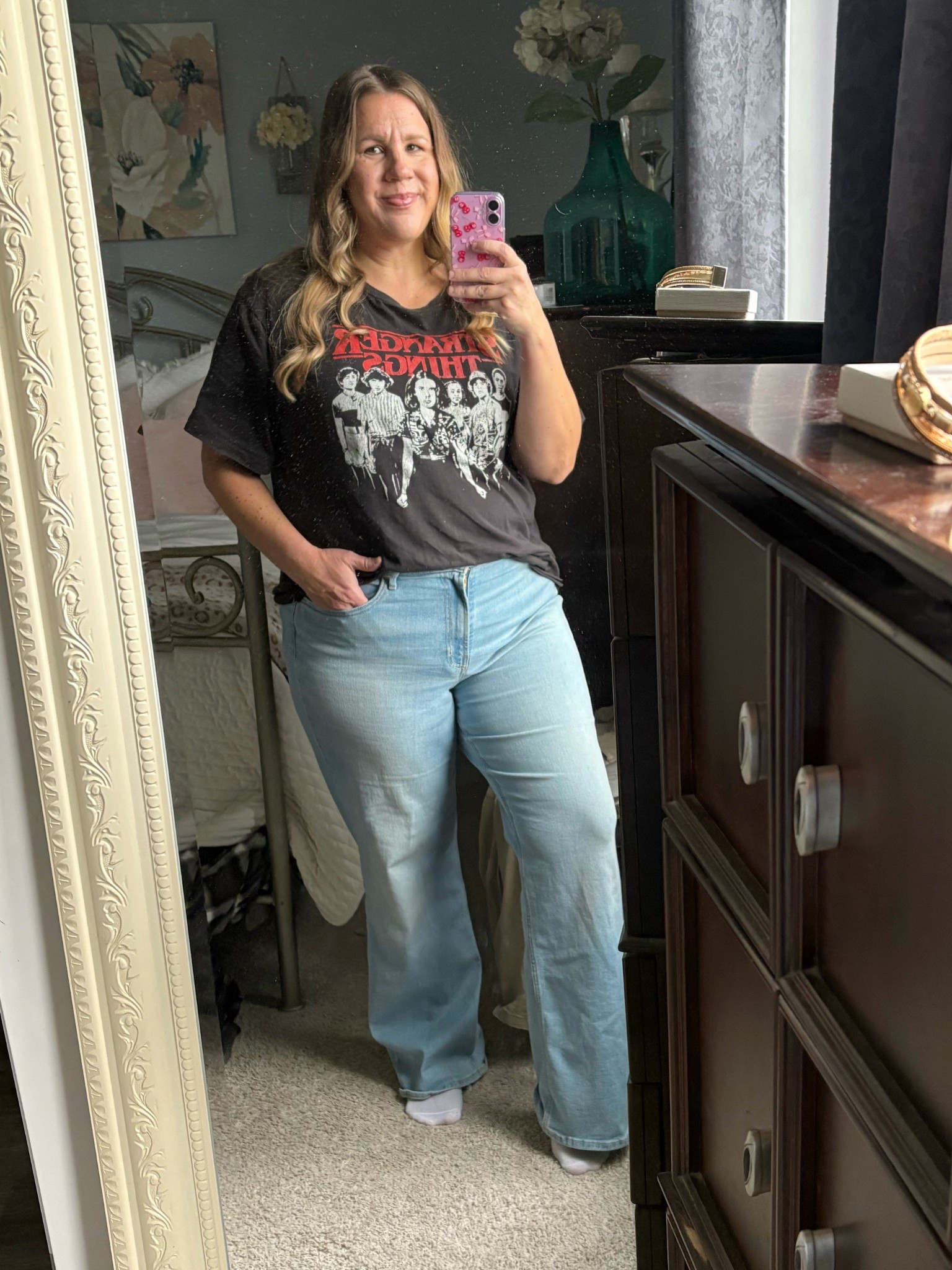 Tshirt and jeans fit

Old Navy jeans 
Cherry phone case 
Amazon finds

#LTKcurves #LTKjeans #LTKmidsize