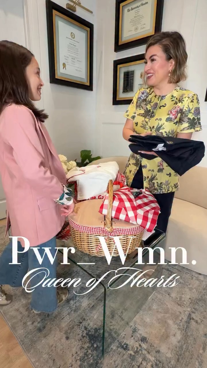 Spring picnics hit different when they come straight from the heart. 🧺✨ Thank you @pwr_wmn for this dreamy basket full of goodies, you never miss! Feeling so loved and grateful. 🌸❤️
Comment QUEEN for links. 

#lawyerstyle #lawyermom springoutfit officewear #SpringVibes #PicnicSeason