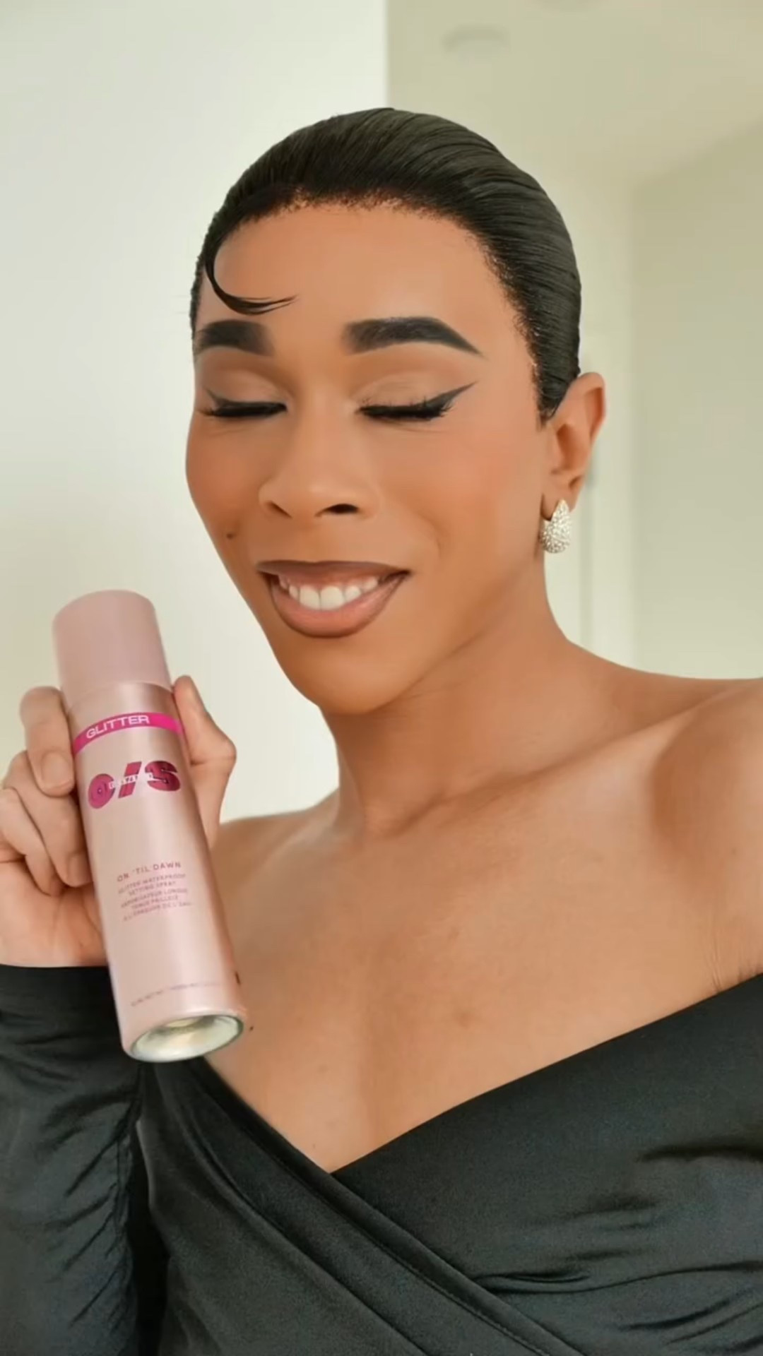 Lets get into this @onesize #ontildawnglitter Setting sprayyy. Im OBESSED ✨ 😍

#onesizebeauty #patrickstarrr #glitter #makeup #glam #glamour #beauty #lgbtq🌈 #nyc #thebrandonligons

#LTKWatchNow #LTKBeauty #LTKFestival