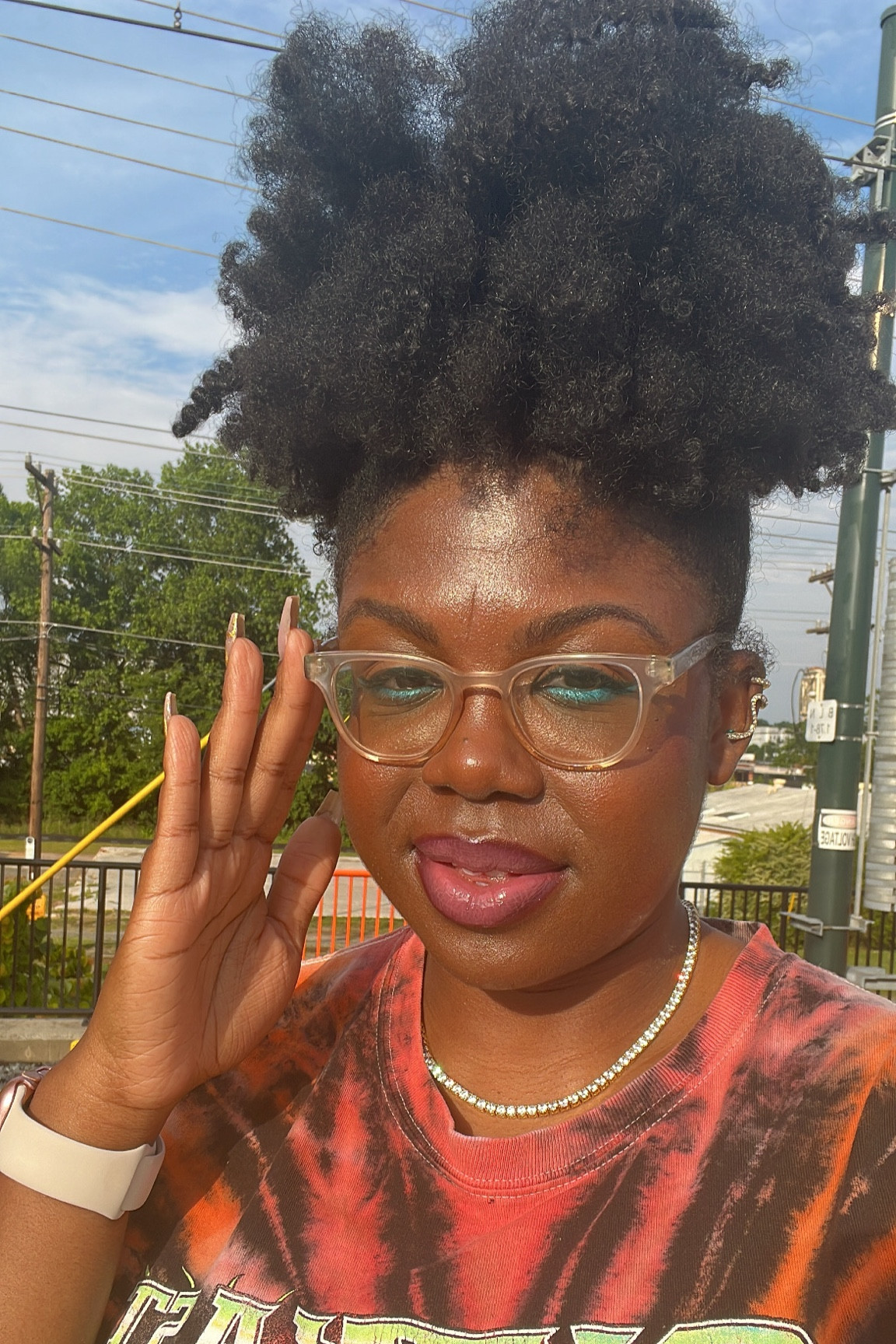 Paramore concert makeup look

#LTKbeauty #LTKunder100 #LTKSeasonal