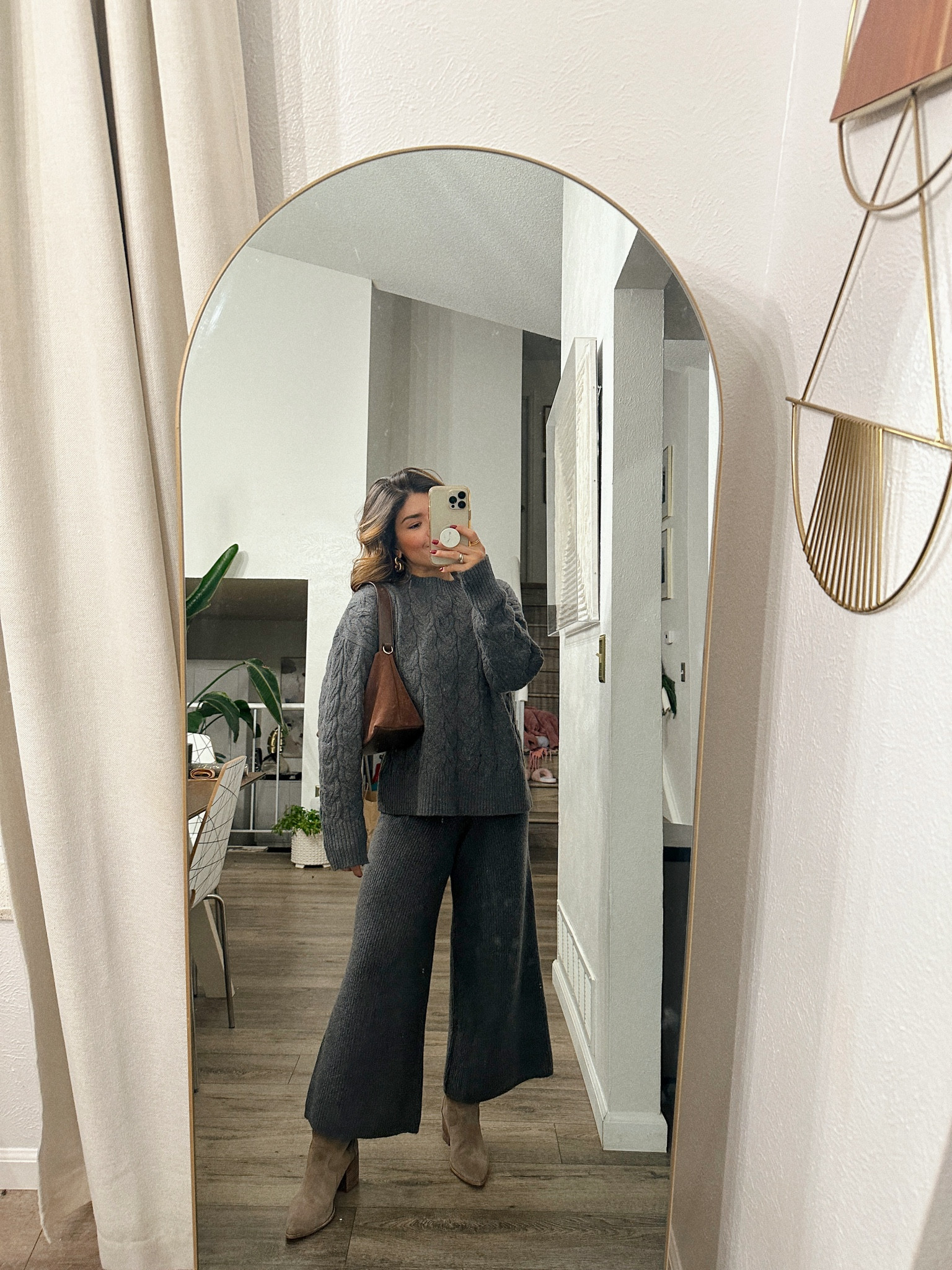 Take 50% off my sweater and 40% off my pants!! This set is so cozy!!!
Sweater size small
Pants size xs

#LTKSaleAlert #LTKCyberWeek #LTKHoliday