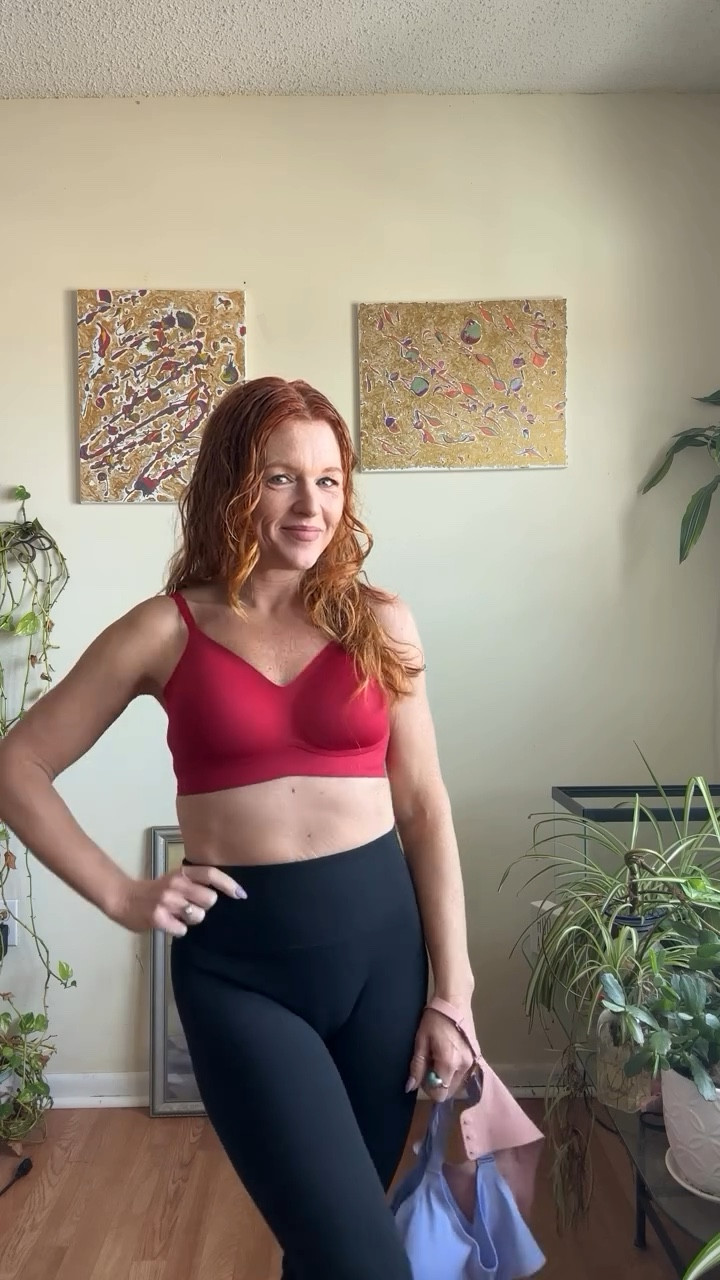 Best bras!  3 styles…all fabulous!  Comment “link” to shop! 

#oeakbras #everydaybra #oeak #stylebasics #jellybra