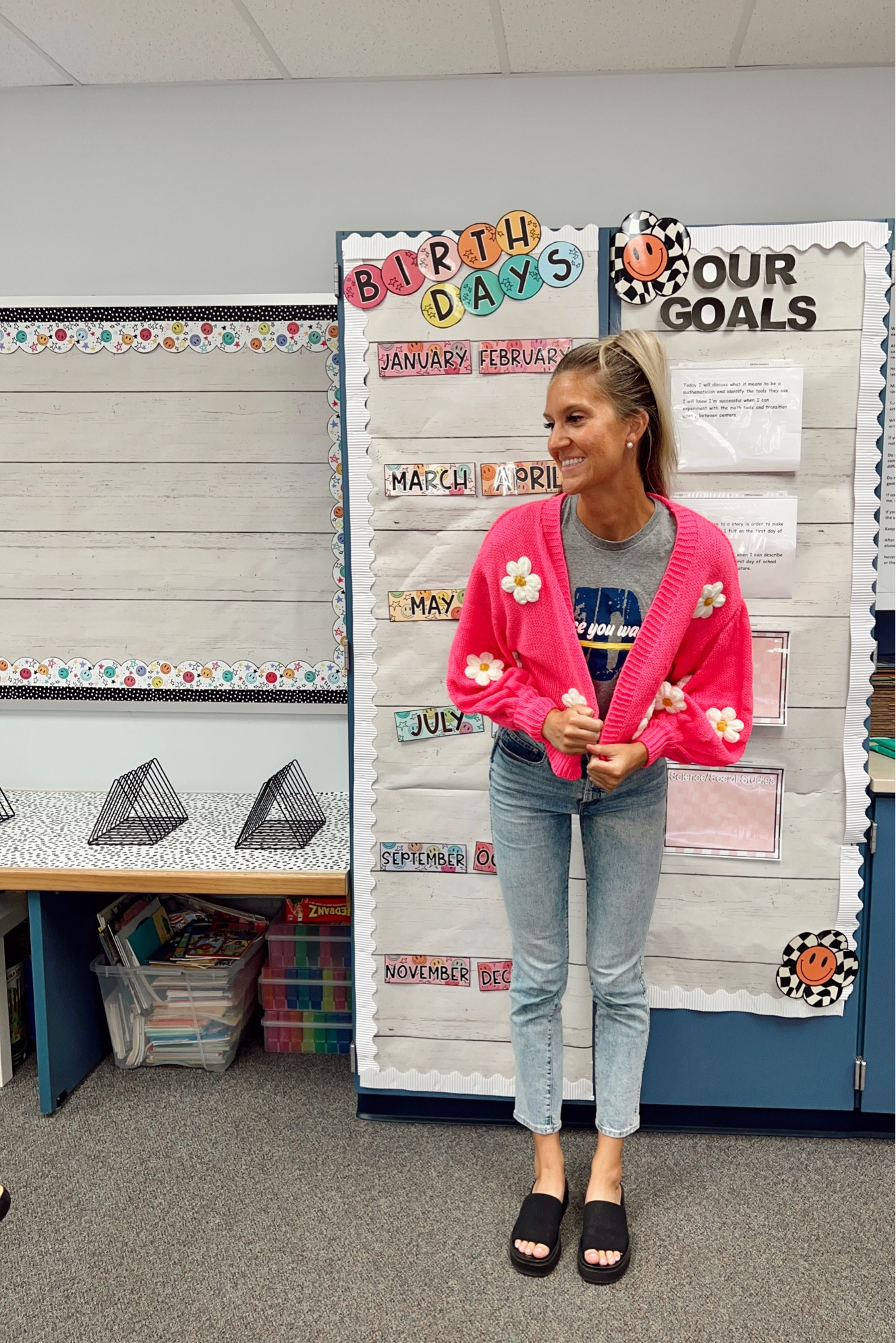 cute teacher outfit / women’s cardigan / flower cardigan

Sweater is SO CUTE and fits tts I’m wearing a medium!

I have these shoes in tan & black they are so comfy!!!

#LTKstyletip #LTKBacktoSchool #LTKFind