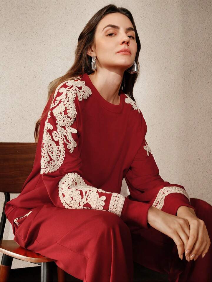 Anewsta Elegant Women's Floral Applique Round Neck Long Sleeve Sweatshirt | SHEIN