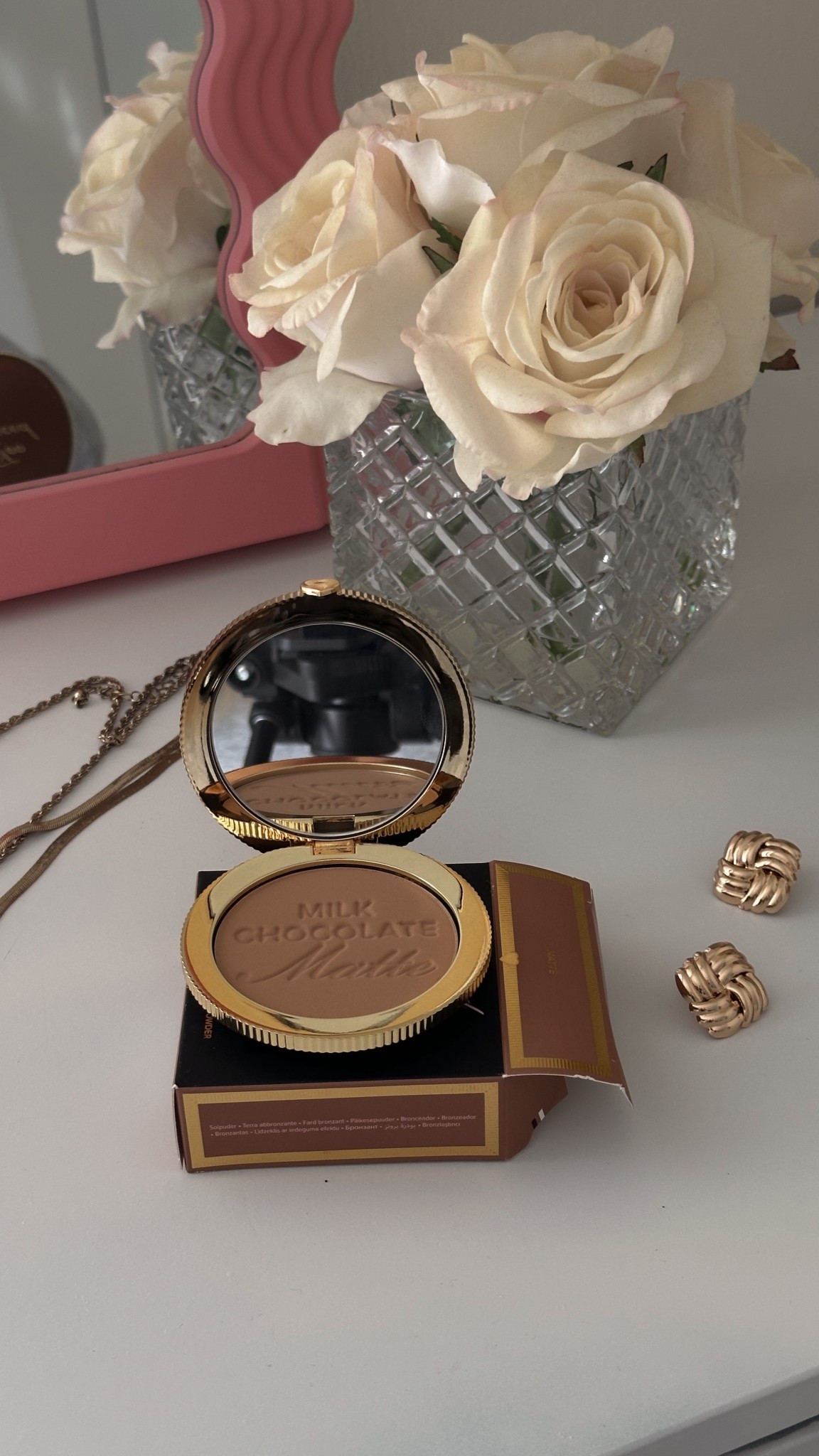 Amazing bronzer for all year round if you have fair skin!! You’ll love this one!! Looks so natural but bronzed at the same time! And if you want more “sun” just add more, without looking orange! 🥰

Bronzer powder chocolate fair skin Sephora sale 

#LTKcanada #LTKbeauty #LTKmaternity