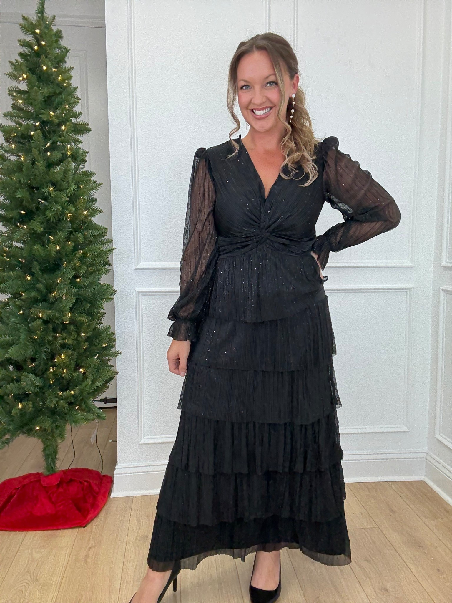 This black sparkle party dress is so stunning and affordable ! At under $39 it’s perfect for holiday parties , Christmas, 🎄 date night , New Year’s Eve! I am 5’5” size 8/10 wearing size medium! Absolutely breathtaking you won’t believe this is from Walmart! Also comes in champagne color too!
@walmart #walmartfashion #walmartstyle #sparkledress #blackdress #partydress #christmasdress #affordablefashion #newyearsevedress Walmart dress, holiday party dress, affordable fashion , sparkly dress


#LTKHoliday #LTKFindsUnder50 #LTKSeasonal