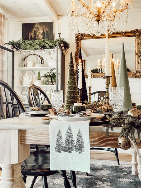 Christmas Dining Room ✨🌲✨ #vintagestyle #christmasdiningroom #christmastsblescape #christmasdecorating 

#LTKSeasonal #LTKhome #LTKHoliday
