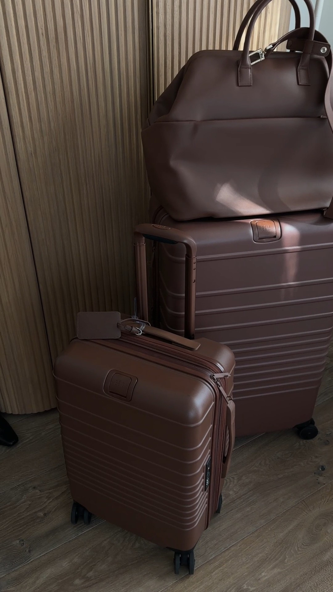 I have used this luggage set for years and it still looks new, holds so much & is amazing quality! My weekender is no longer in stock but linked the other weekender I also own and love @beistravel  #stylinbyaylin #aylin #travel
