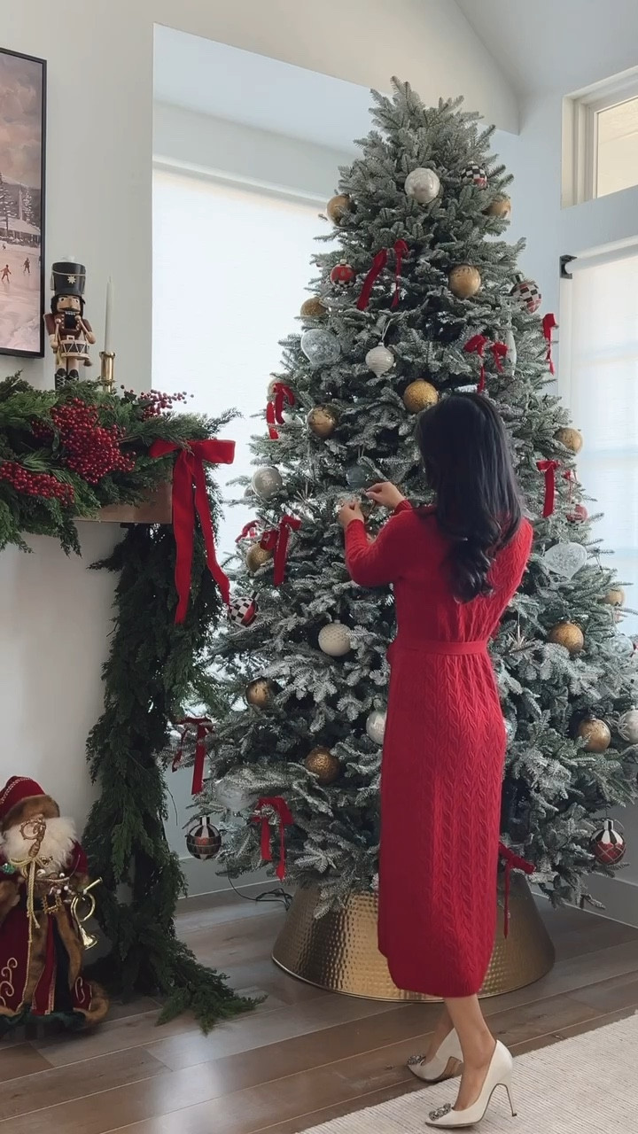 Holiday decor with my favorite frosted tree, realistic wreath, ornaments and more! Loving this years decor 

#LTKHoliday #LTKHome #LTKStyleTip