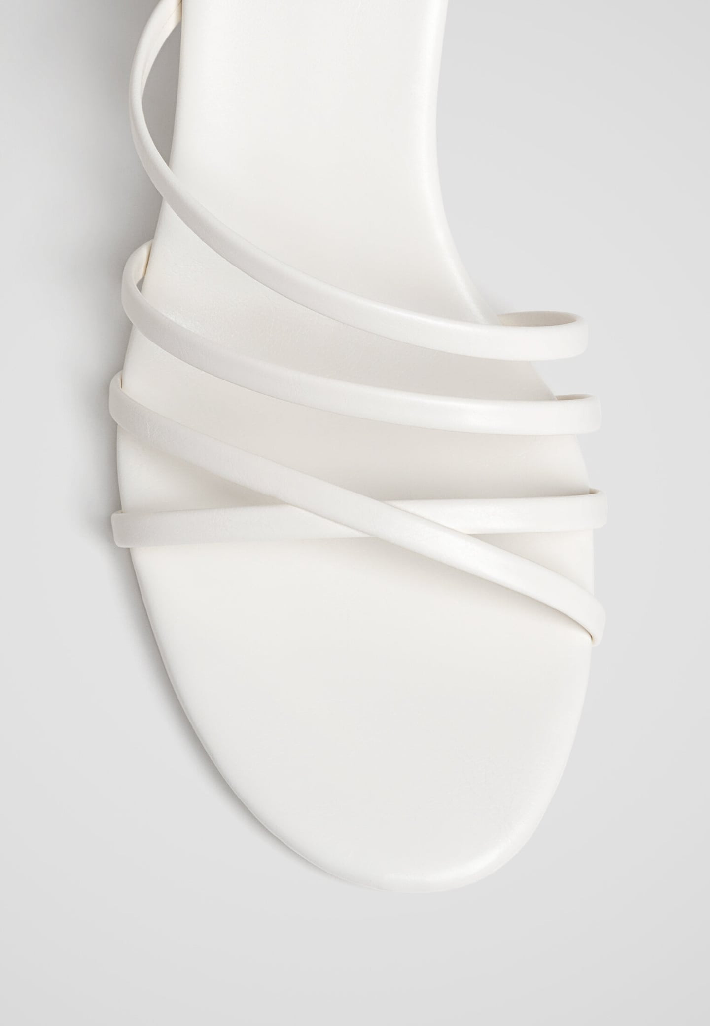 Riemchensandaletten mit Absatz | Stradivarius DE