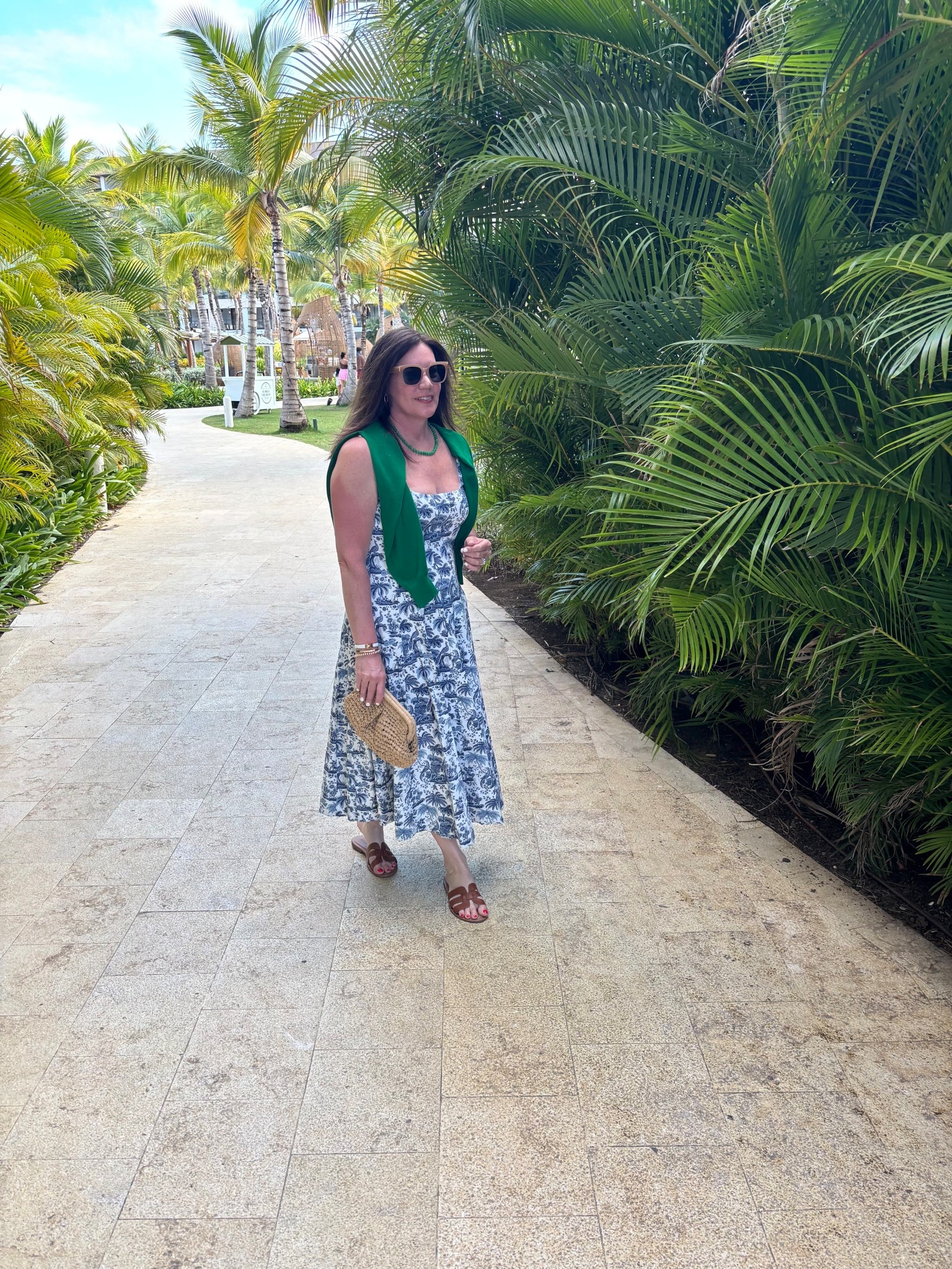 Big fan of the silhouette of this dress! I’ve found it on major sale and also linked other patterns/ solid colors. It also comes in a short version. 