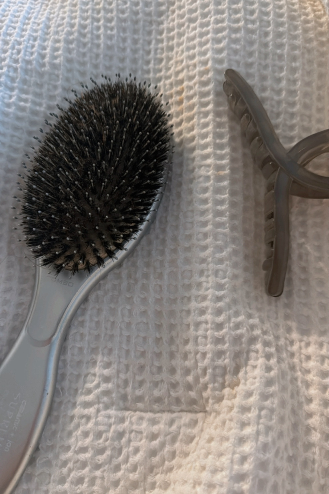 Brush for extensions 
Boar bristle brush 
