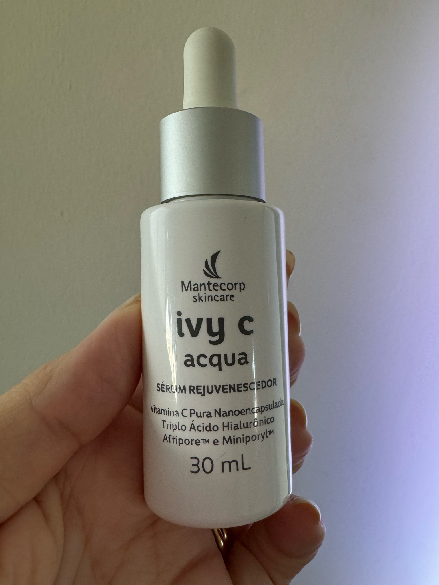 Estou usando essa vitamina C há duas semanas e amando o resultado: pele mais macia e menos manchas.

#LTKbeauty #LTKover40 #LTKbrasil