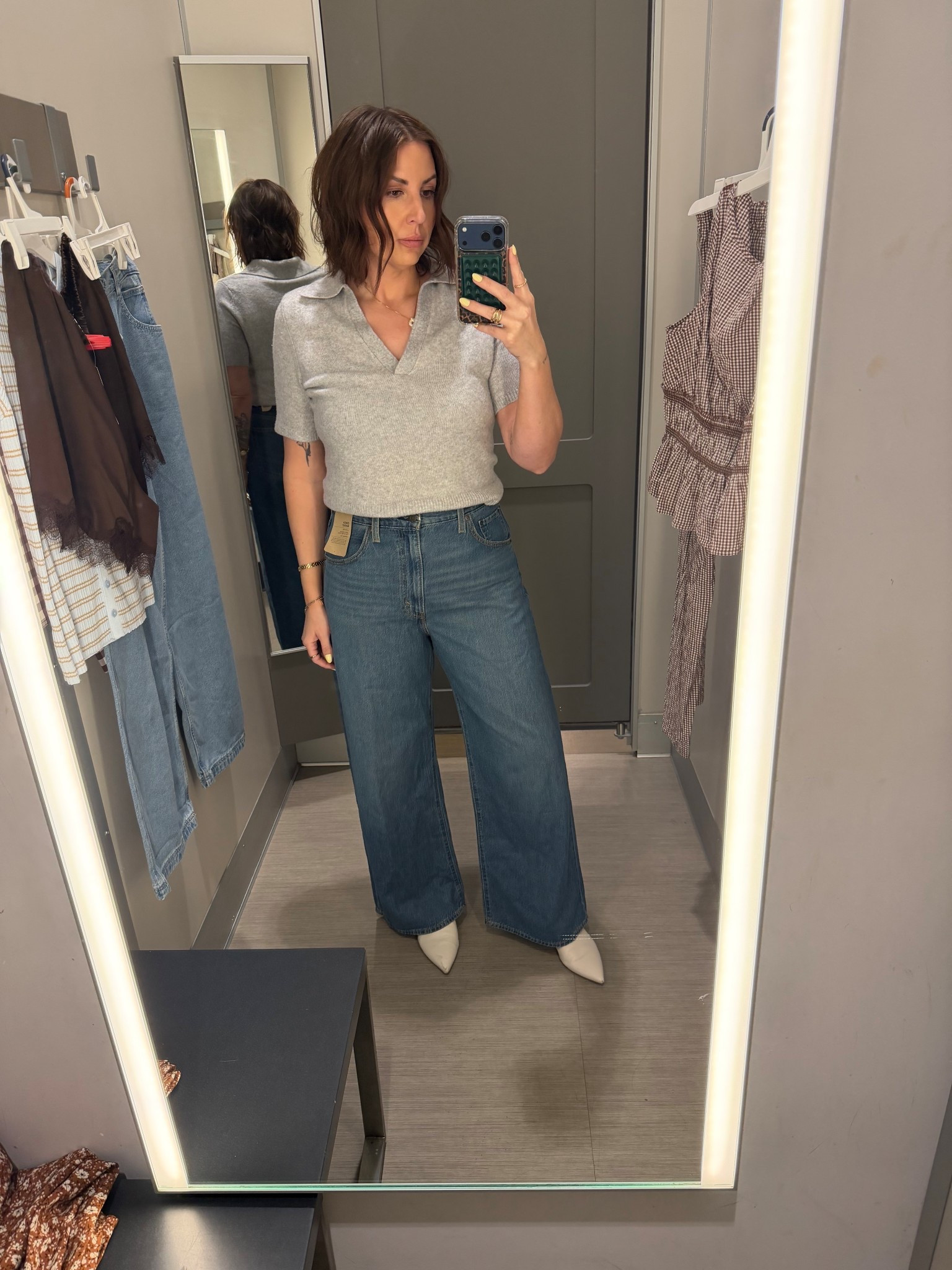 Viral Levi's cinch waist. I'm wearing size 31 in both, size up if you want a looser fit! 
#levis #trendingdenim #denim 

#LTKMidsize #LTKTall #LTKdayinmylife