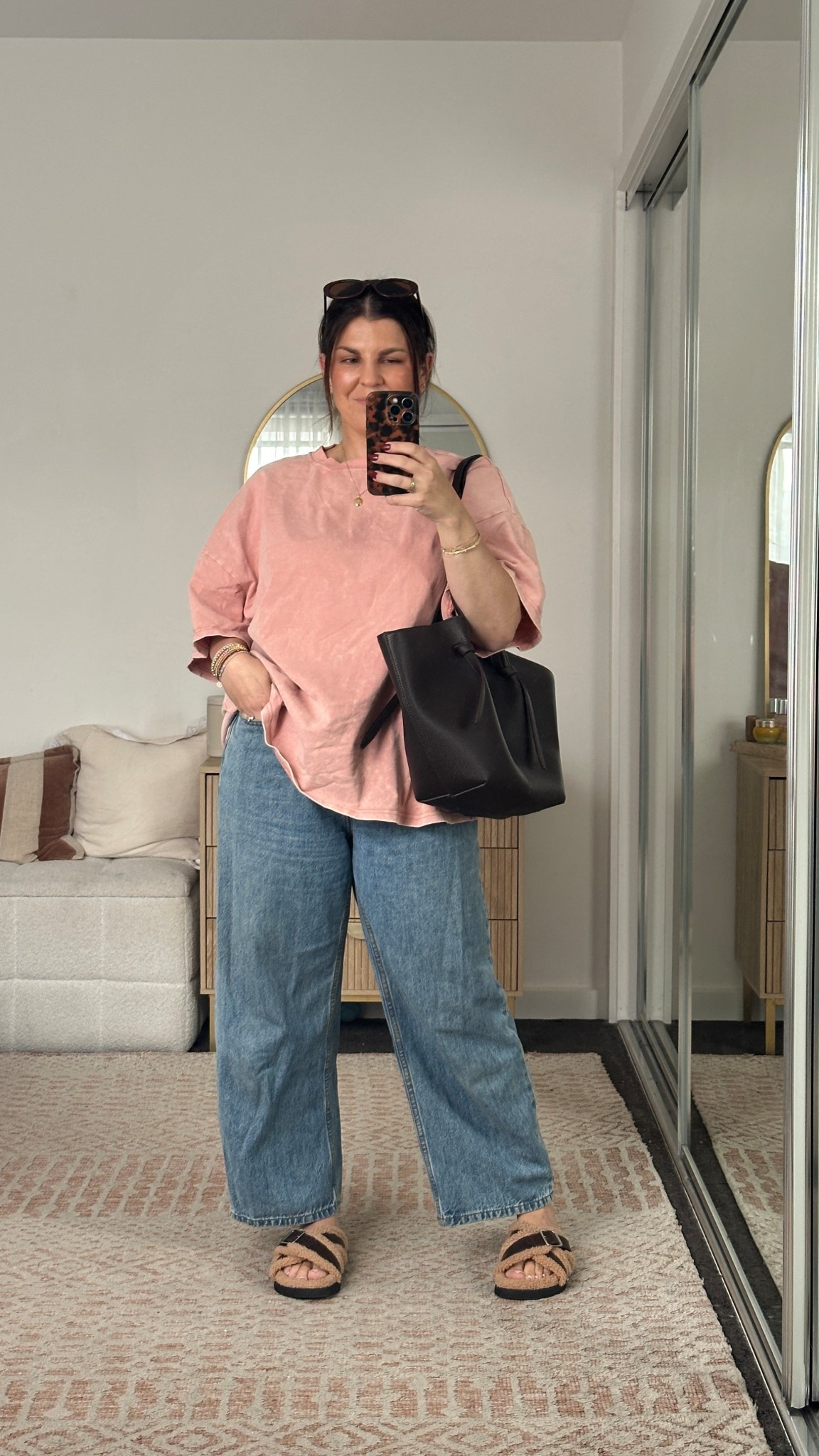 Always love barrel jeans and an oversized tee.

Jeans are Feather and Noise but have tagged similar. Wearing size 6 in the tee.


#LTKautumn #LTKaustralia #LTKstyletip