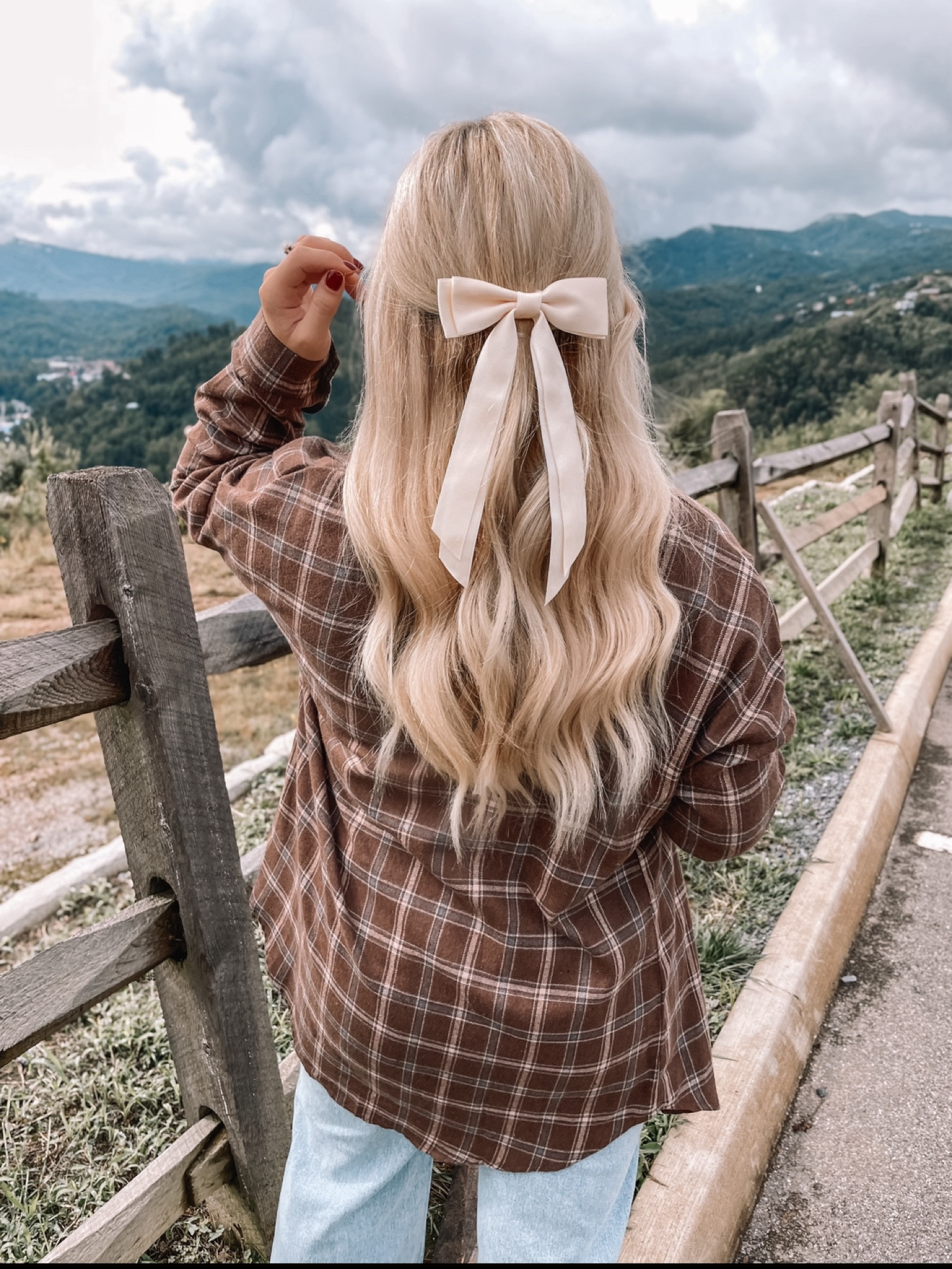 ISO: Cozy mountain vibes. Missing this view today. 🤎 
•
•
•


#LTKSeasonal #LTKFindsUnder50 #LTKStyleTip