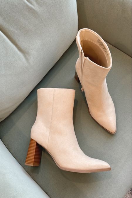 Neutral booties on sale 👏 they are 20% off! I sized up a half size for some extra room!

Loverly Grey, fall booties

#LTKSeasonal #LTKsalealert #LTKshoecrush