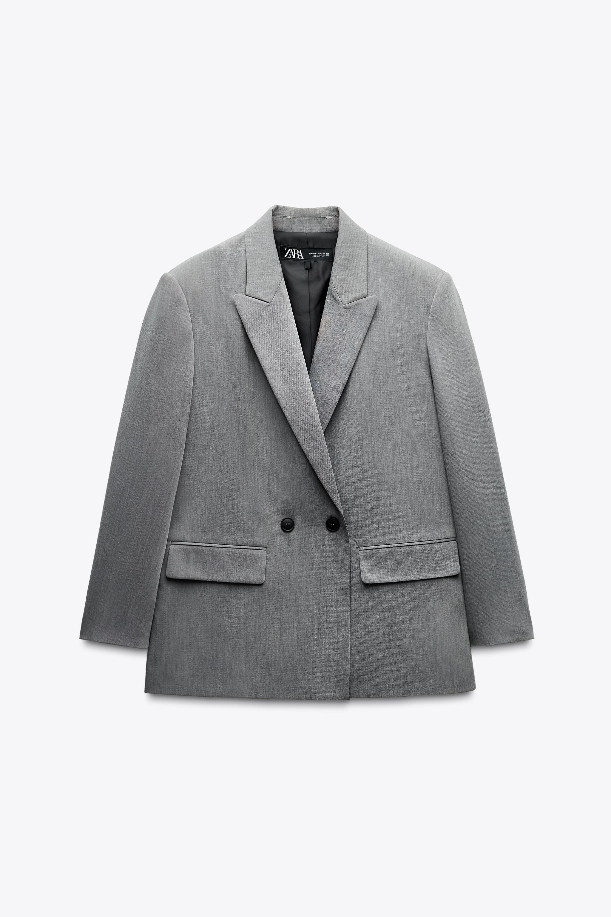 Full cut blazer with lapel collar and long sleeves with shoulder pads. Front flap pockets. Front ... | Zara US