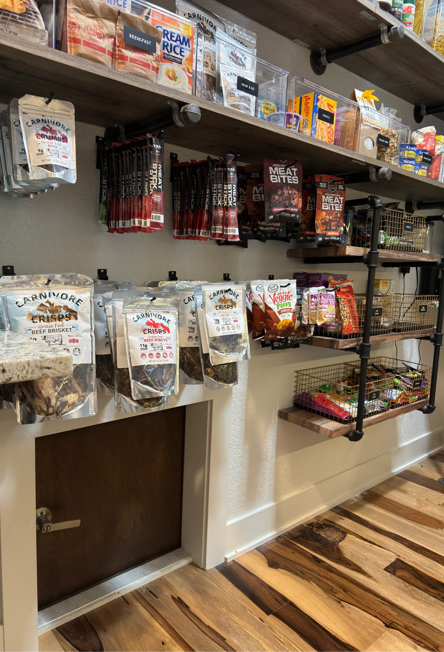 This pantry is giving grocery store vibes and we are here for it😍 

#professionalorganizer #pantry #organize 