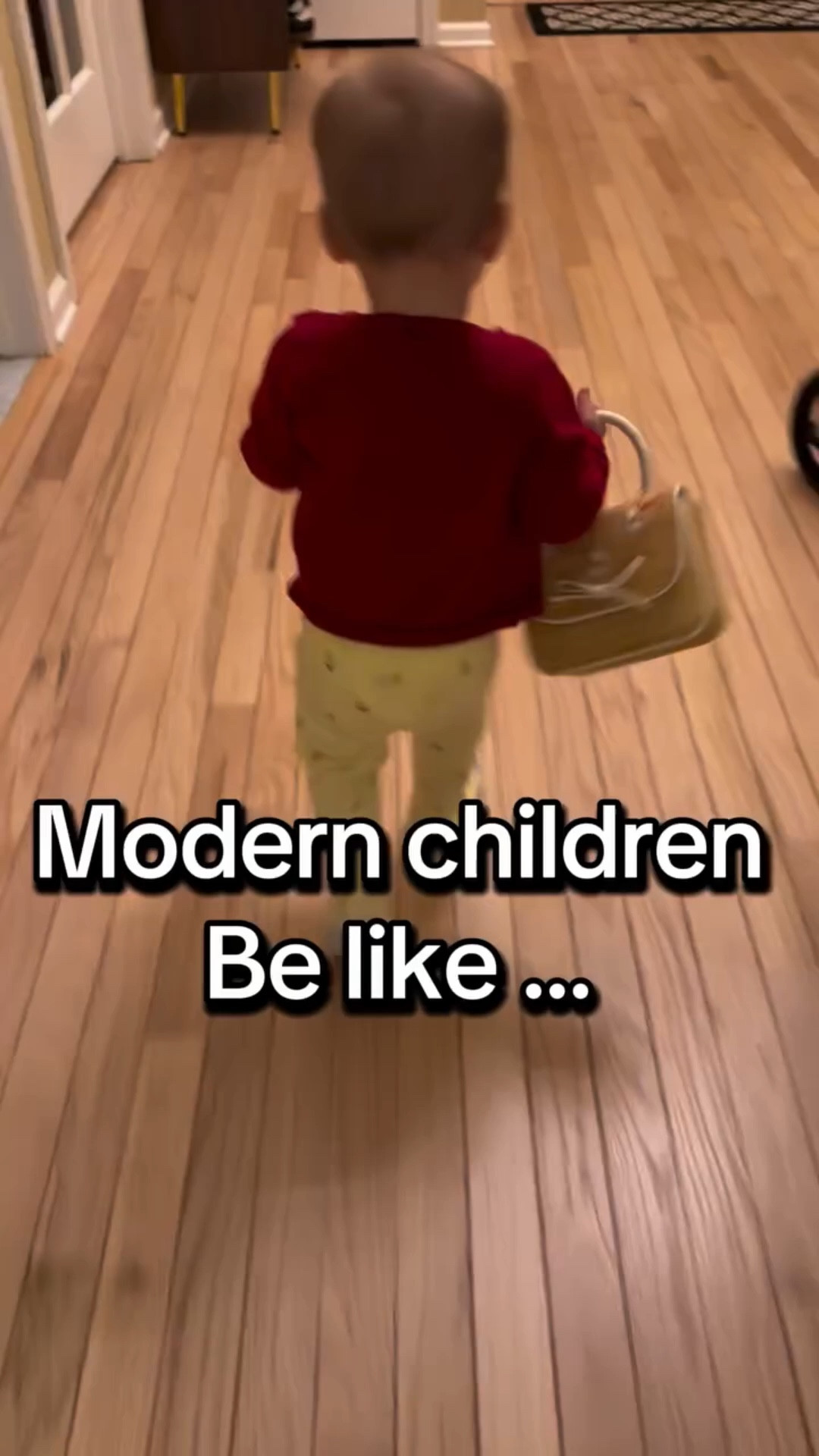 18 months old and already needs a phone 📱 and a pocketbook 👛 to go anywhere 🫣😅🤣🤣🤣 
#toddler #toddlergirl #toddlermom #toddlermomlife