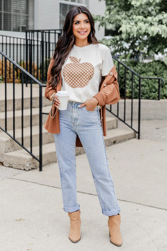 Checkered Apple Ivory Graphic Tee | Pink Lily
