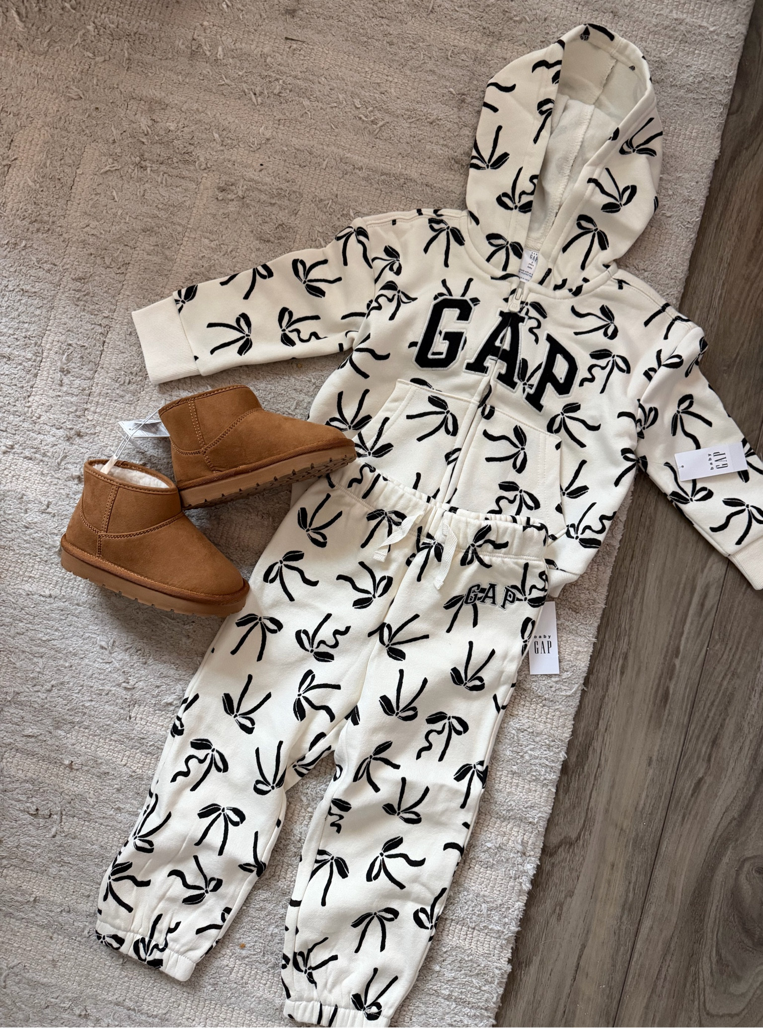 The bows and boots!!! So cute for toddlers!

#LTKKids #LTKBaby #LTKGiftGuide