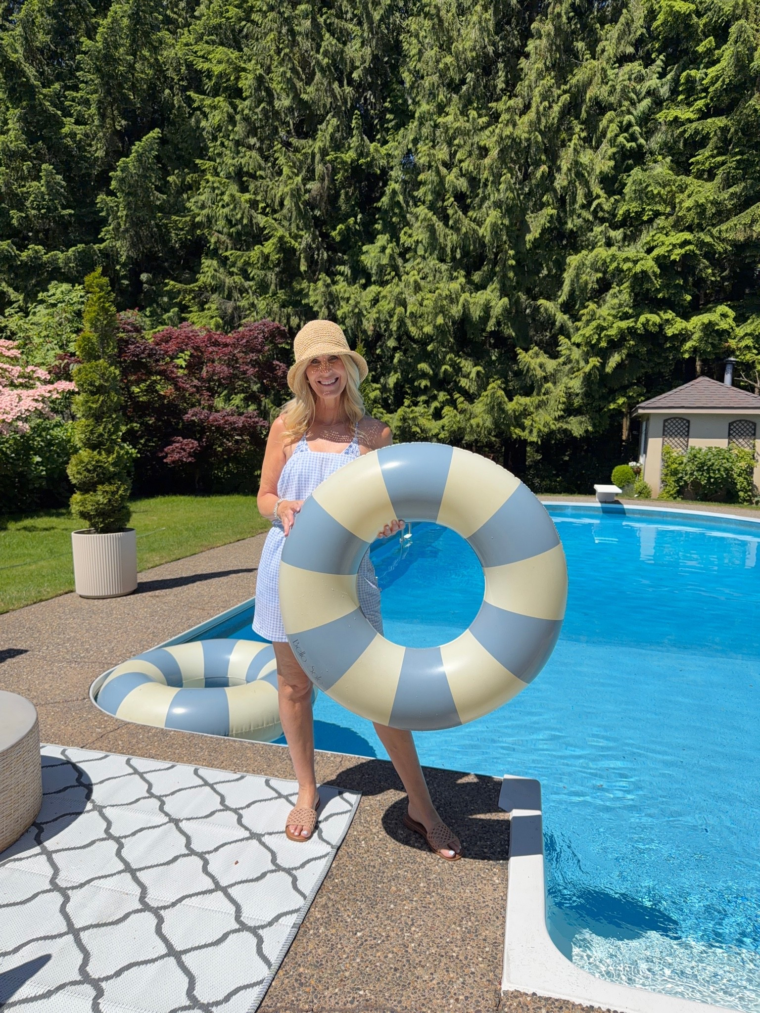 Pool essentials 🩵

#LTKcanada #LTKsummer #LTKswimwear